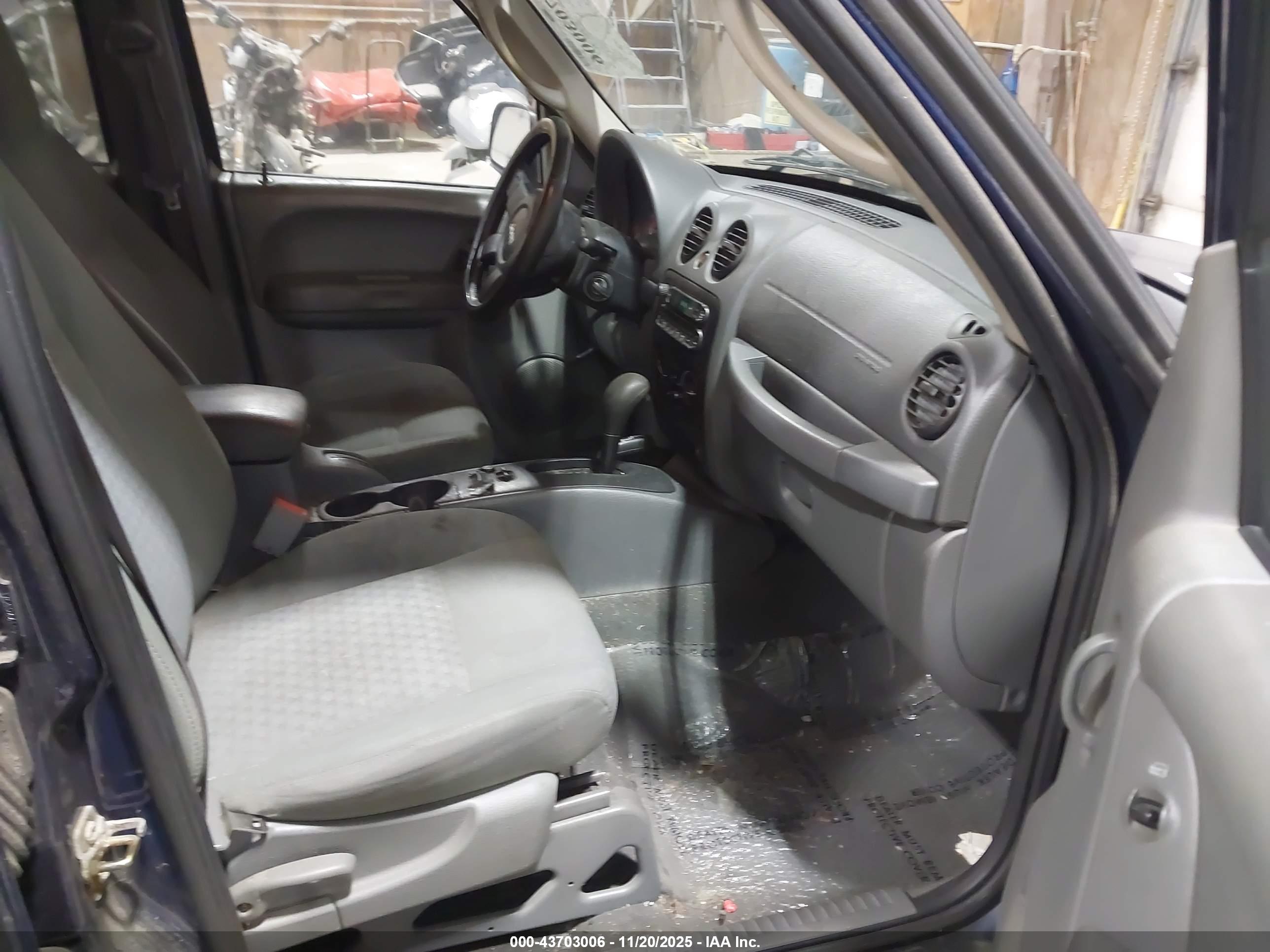 JEEP LIBERTY image 5