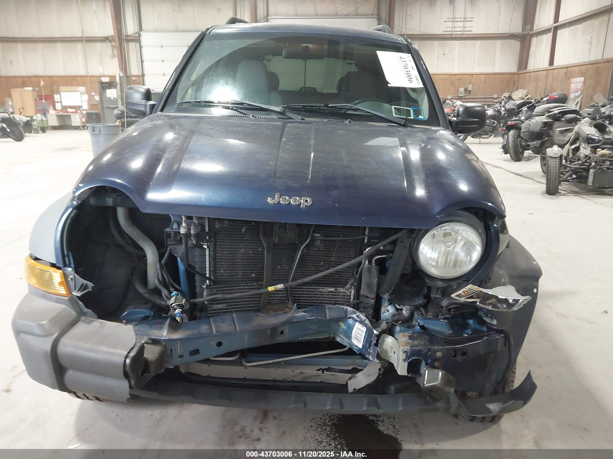 JEEP LIBERTY image 6