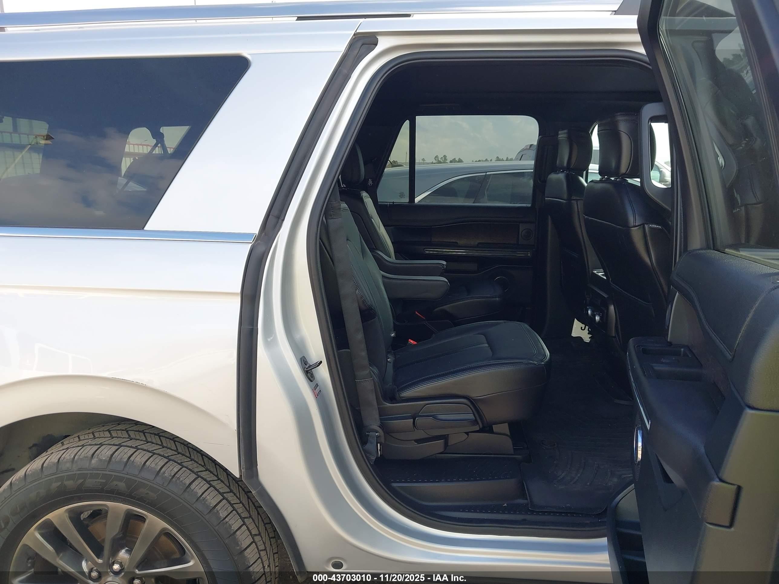 FORD EXPEDITION image 8