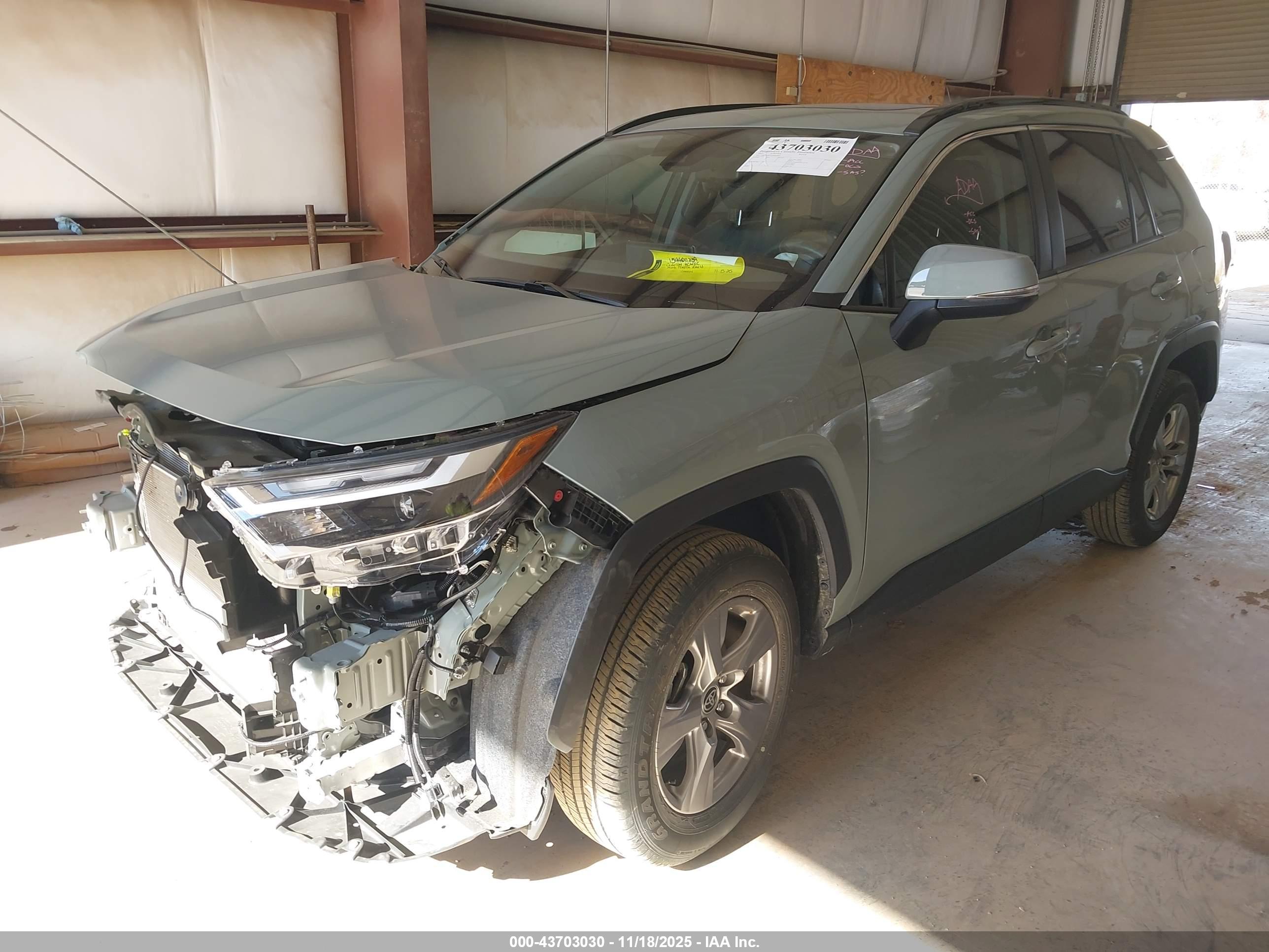 TOYOTA RAV4 image 2