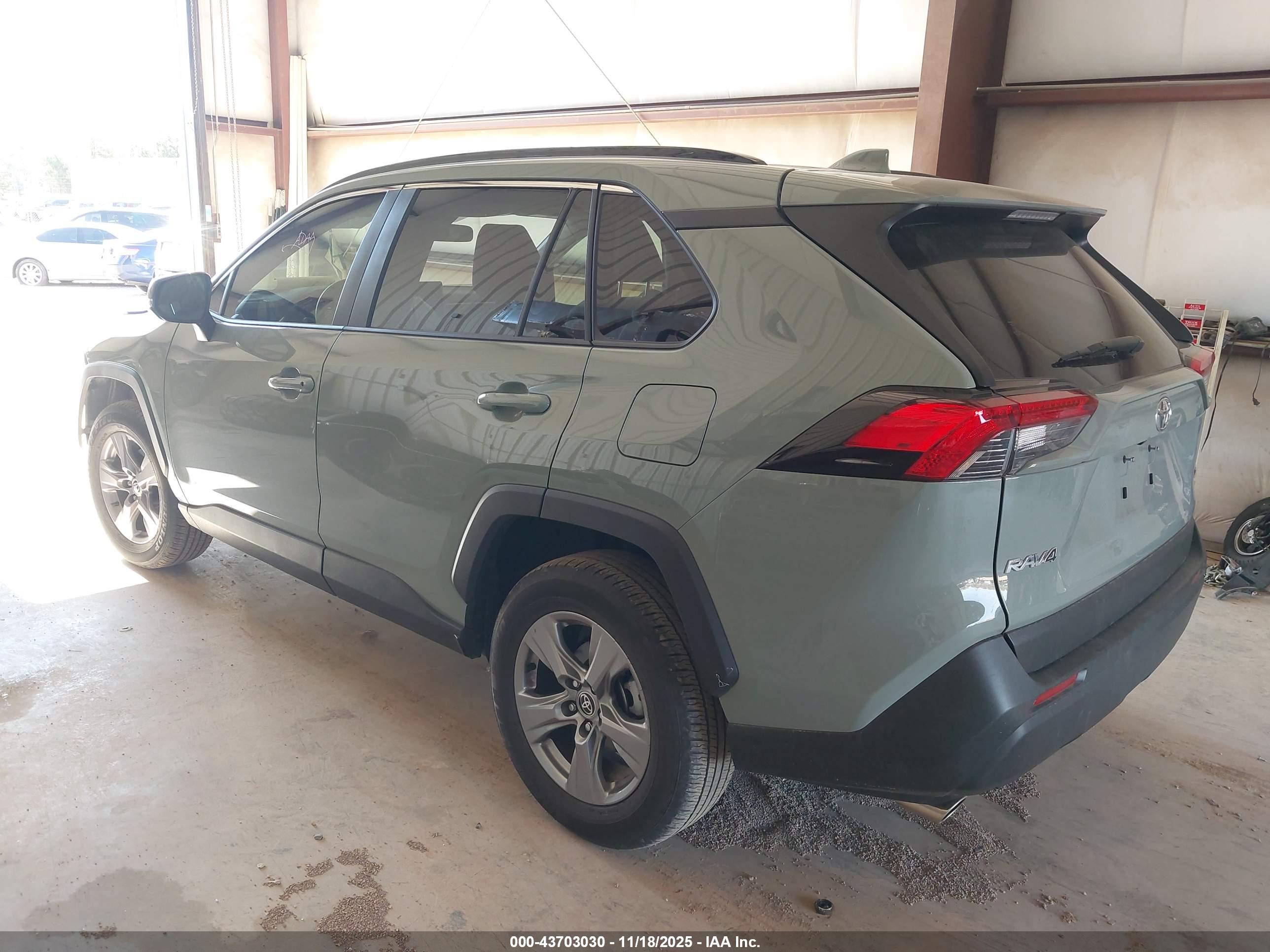 TOYOTA RAV4 image 3