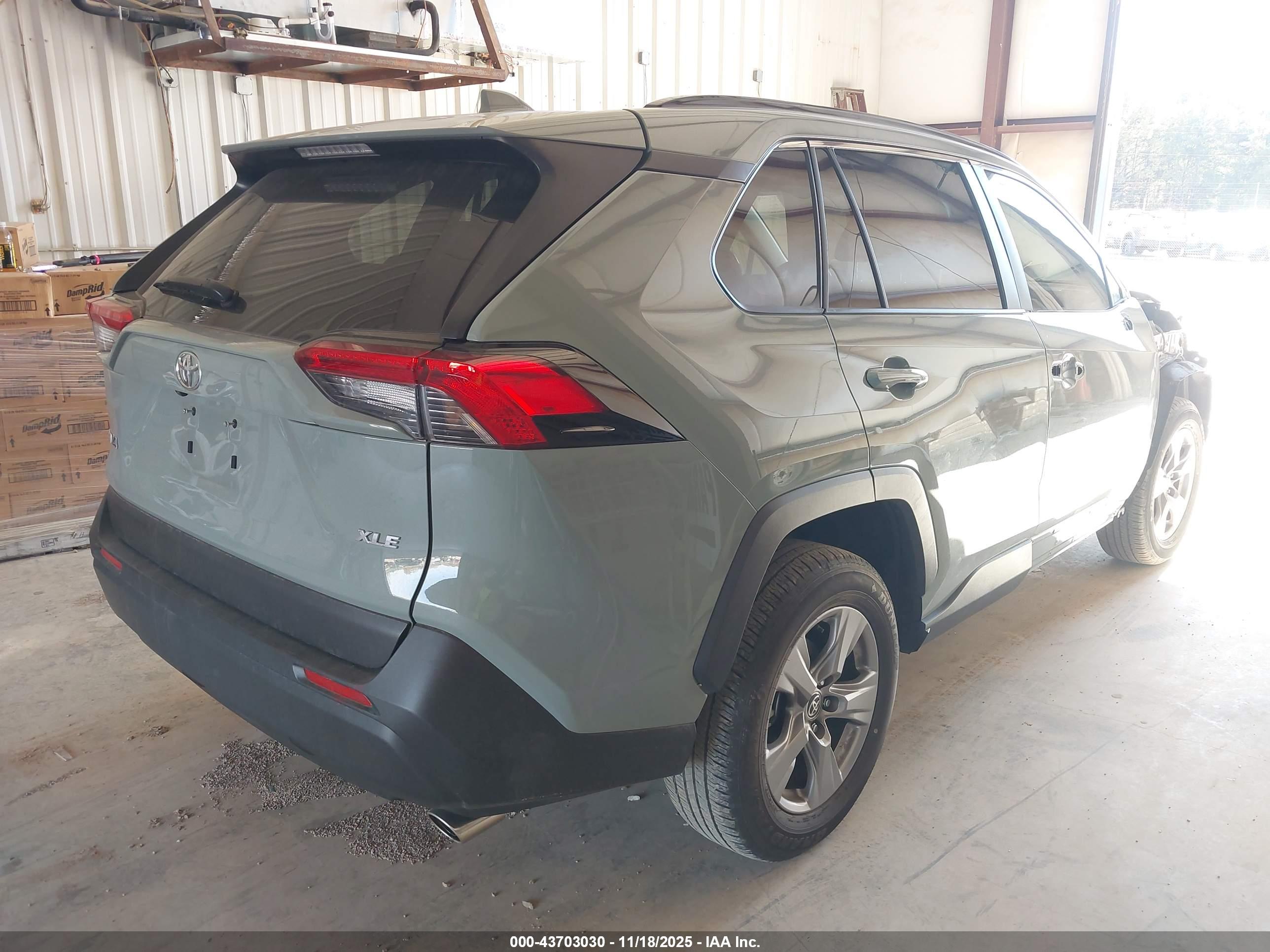 TOYOTA RAV4 image 4