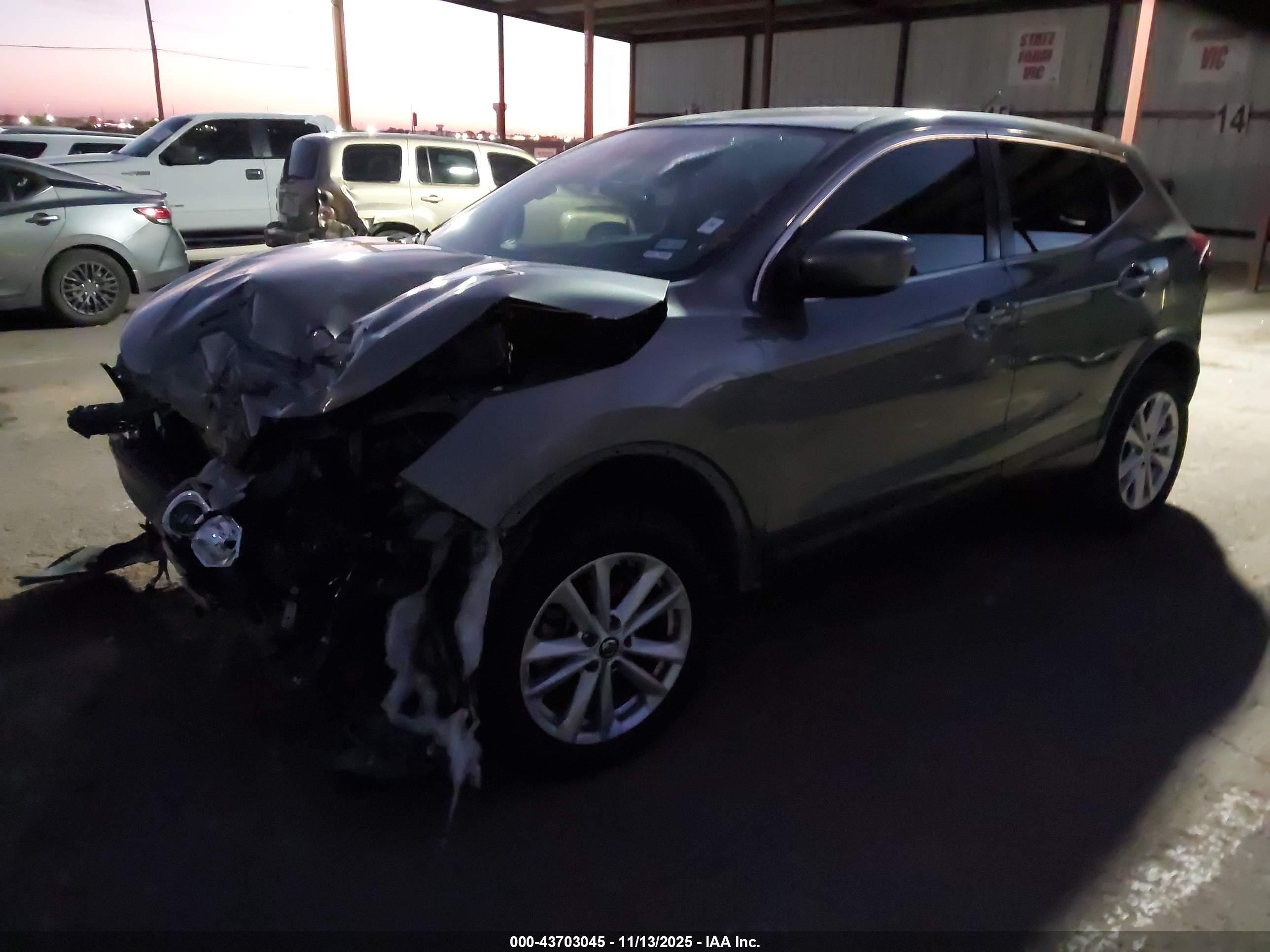 NISSAN ROGUE image 2