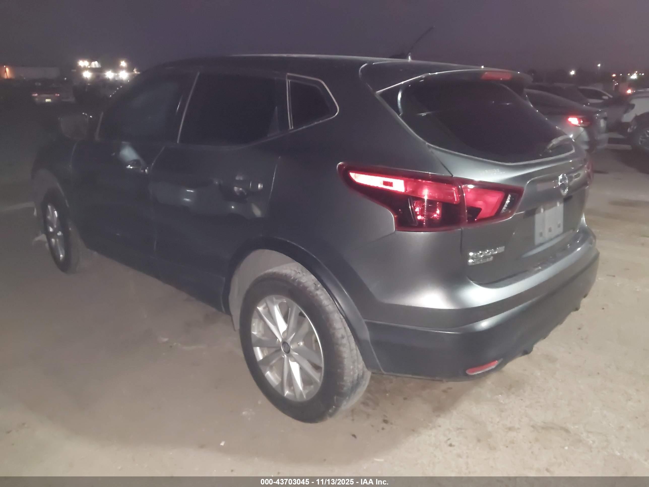 NISSAN ROGUE image 3