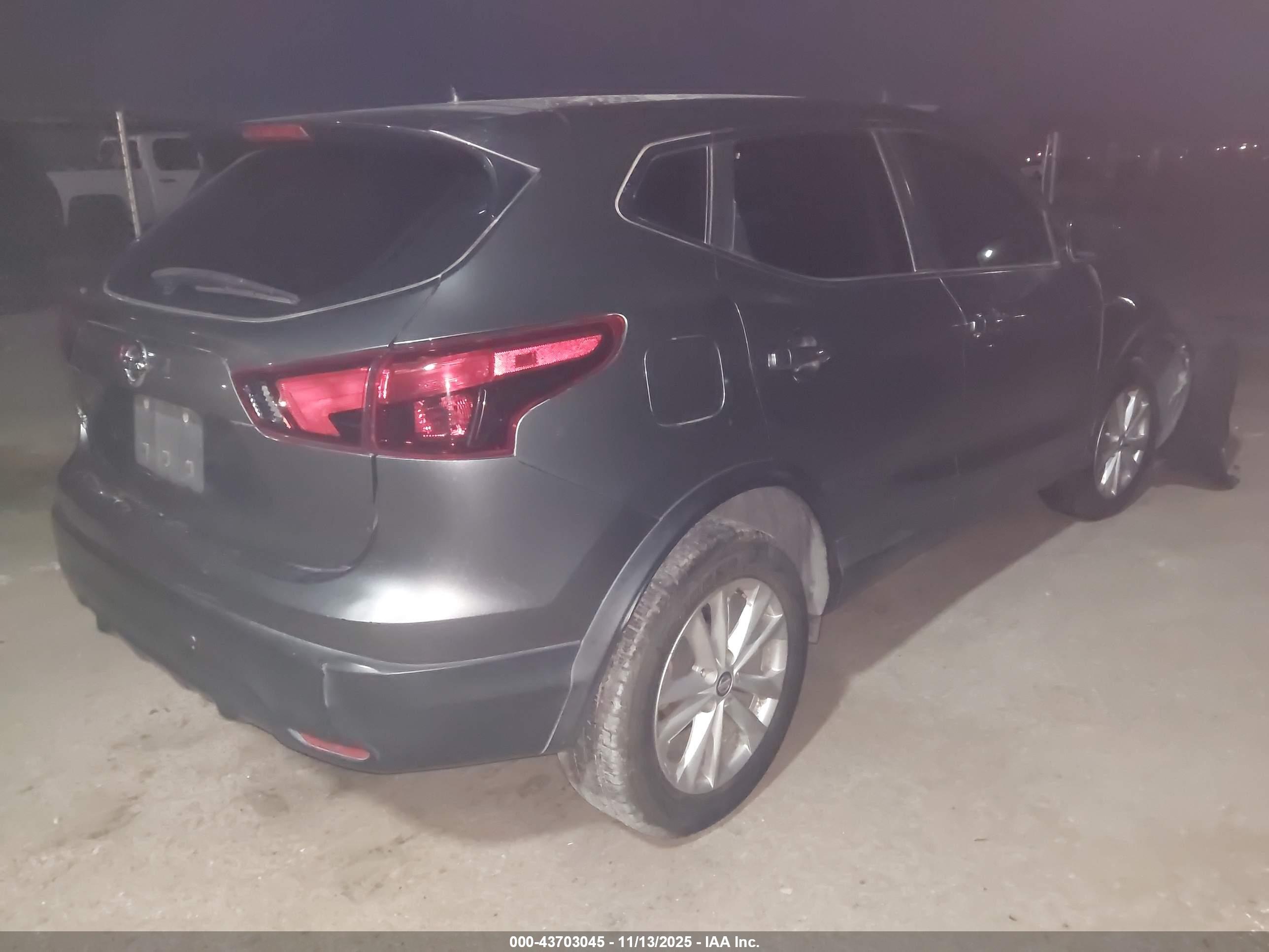 NISSAN ROGUE image 4