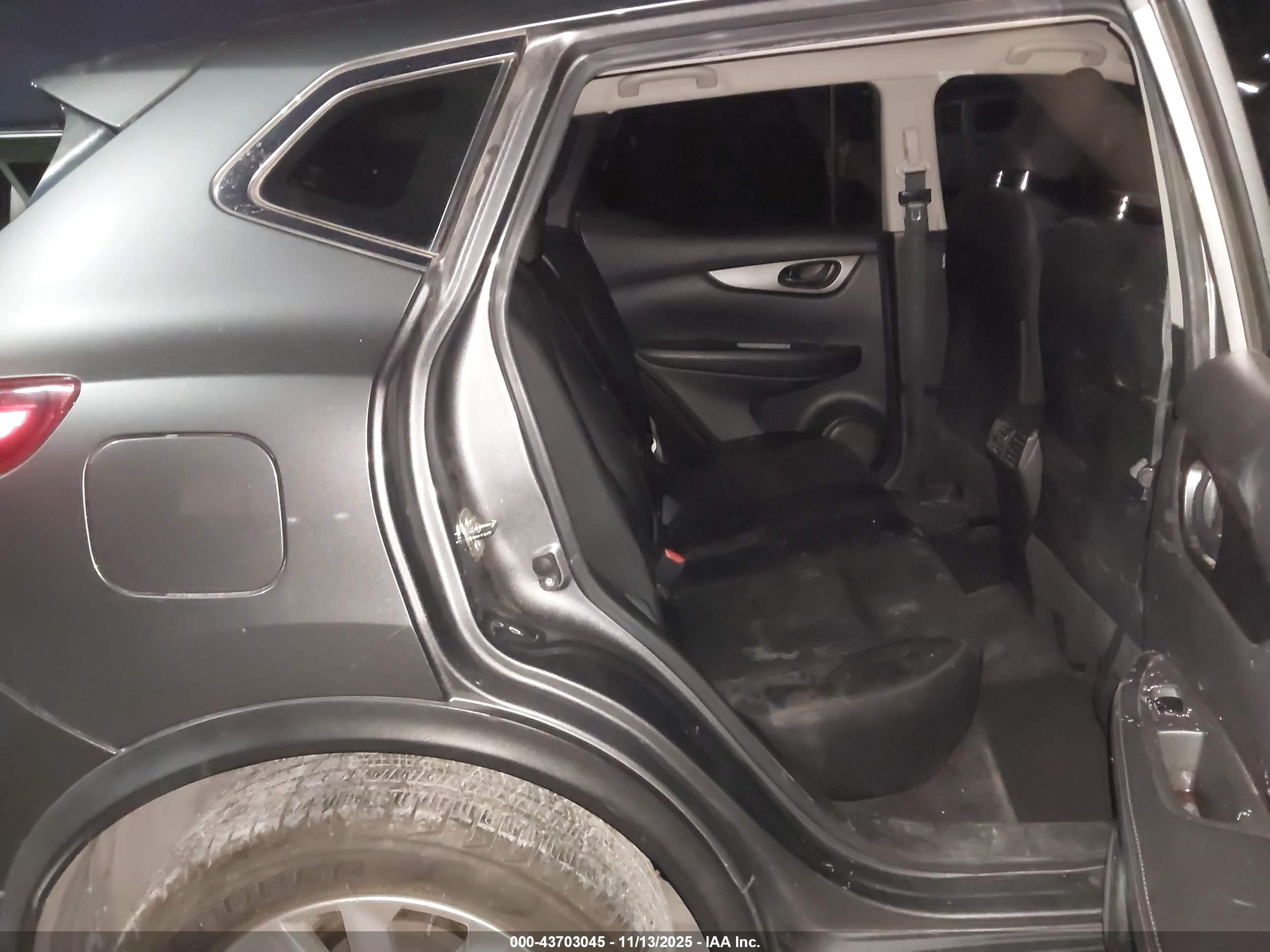 NISSAN ROGUE image 8