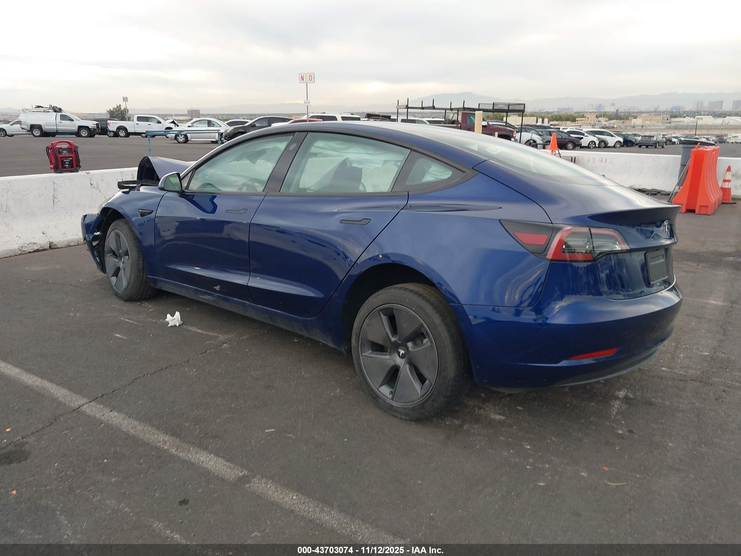 TESLA MODEL image 3