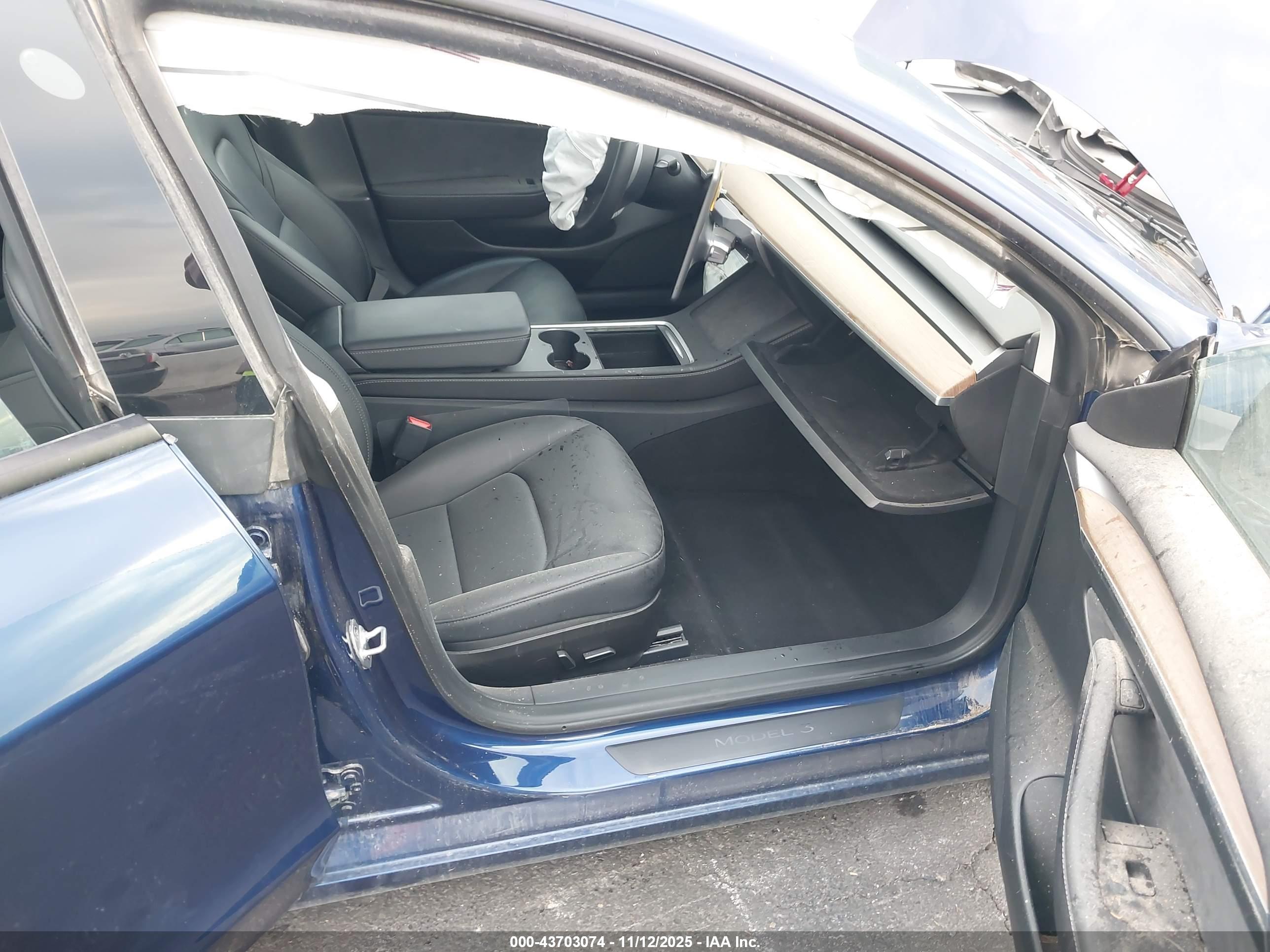 TESLA MODEL image 5