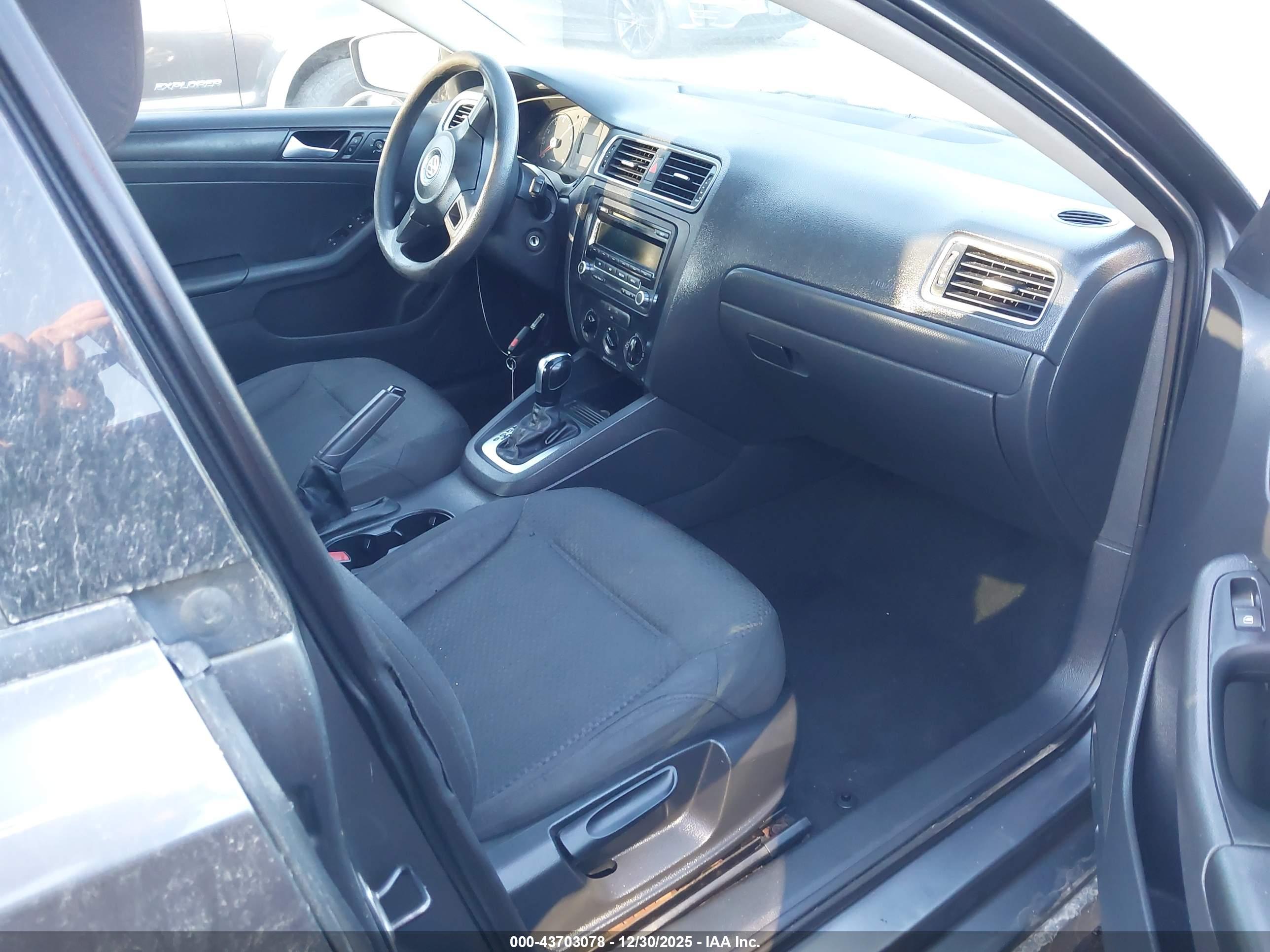 VOLKSWAGEN JETTA image 5