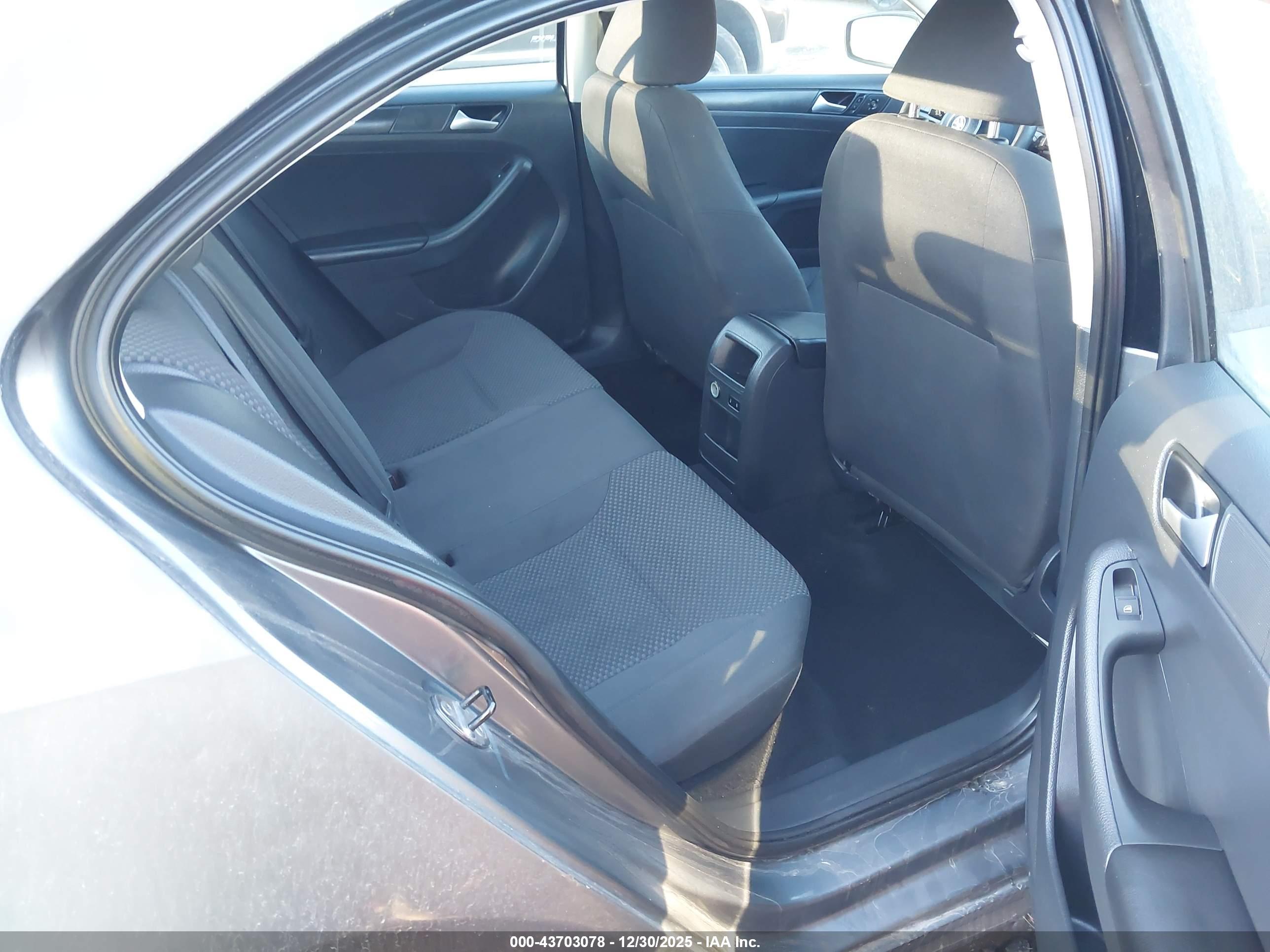VOLKSWAGEN JETTA image 8