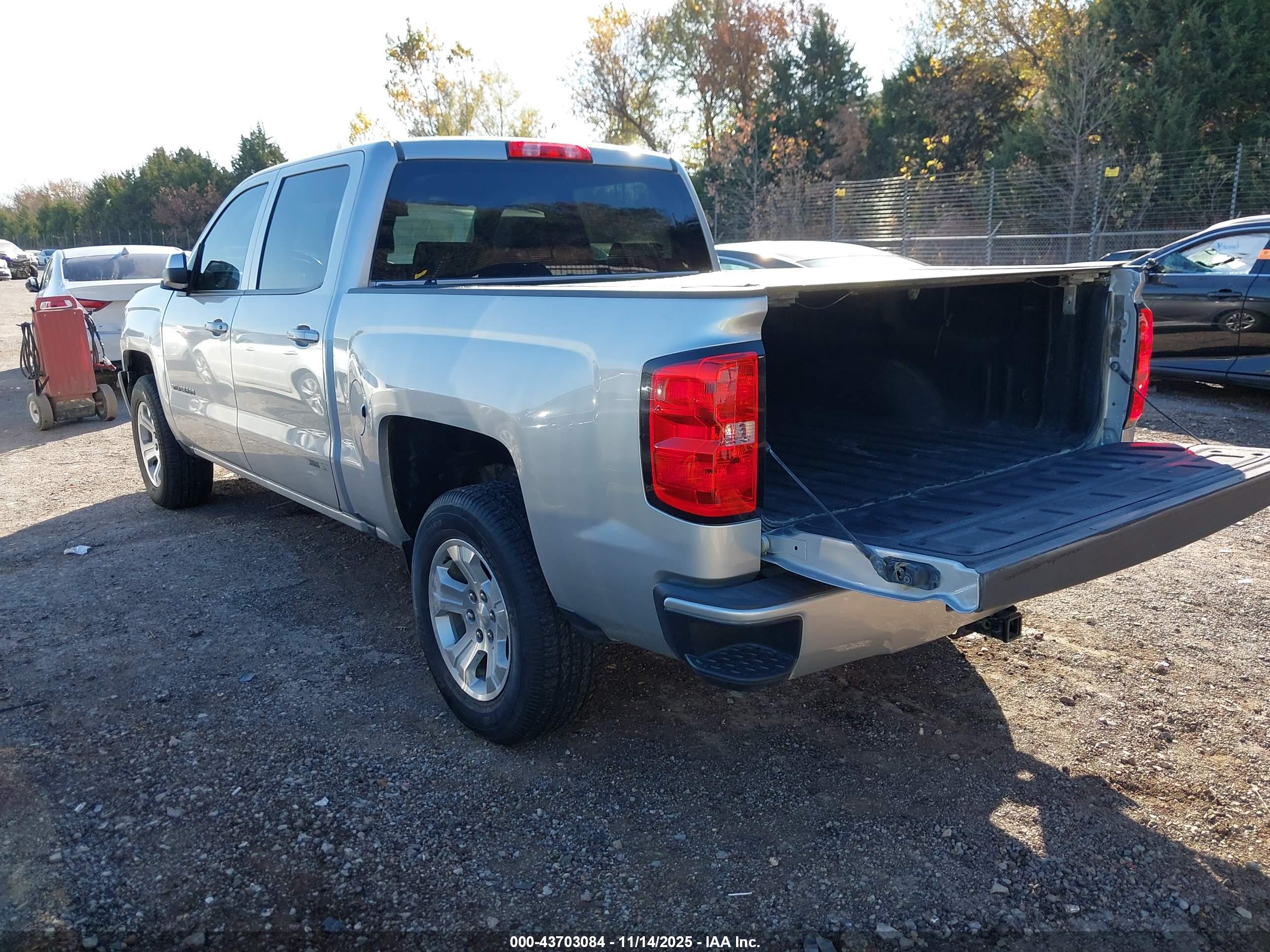 CHEVROLET SILVERADO image 3