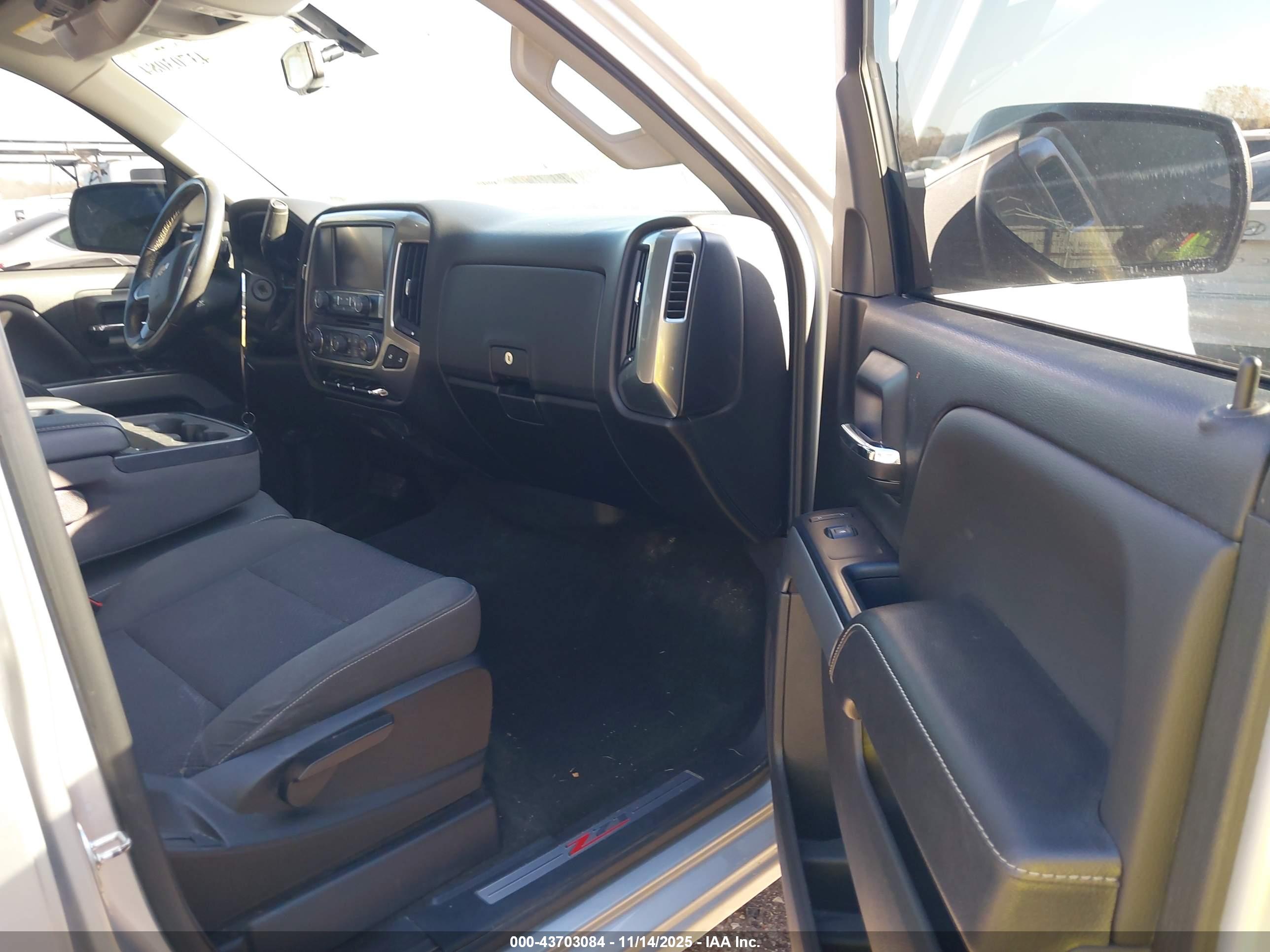 CHEVROLET SILVERADO image 5