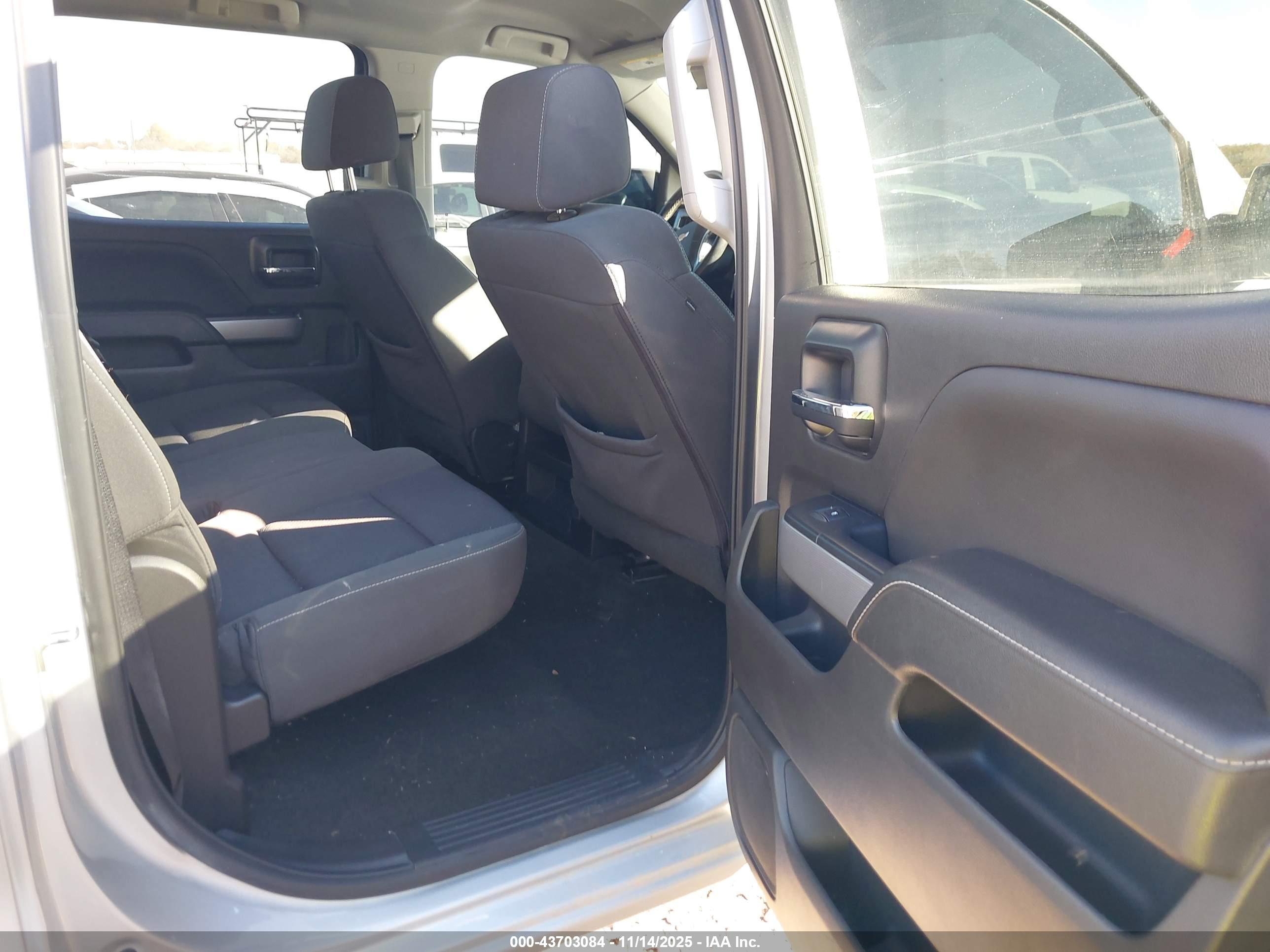 CHEVROLET SILVERADO image 8