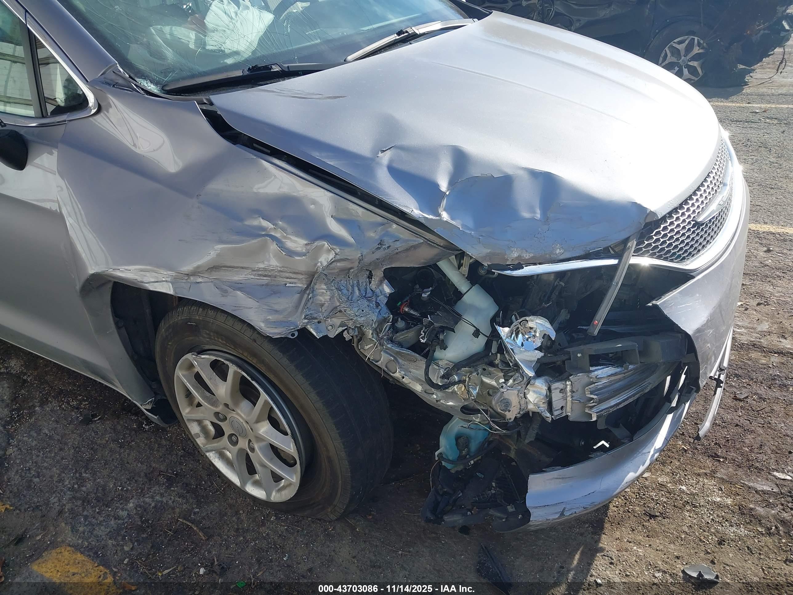 CHRYSLER PACIFICA image 6