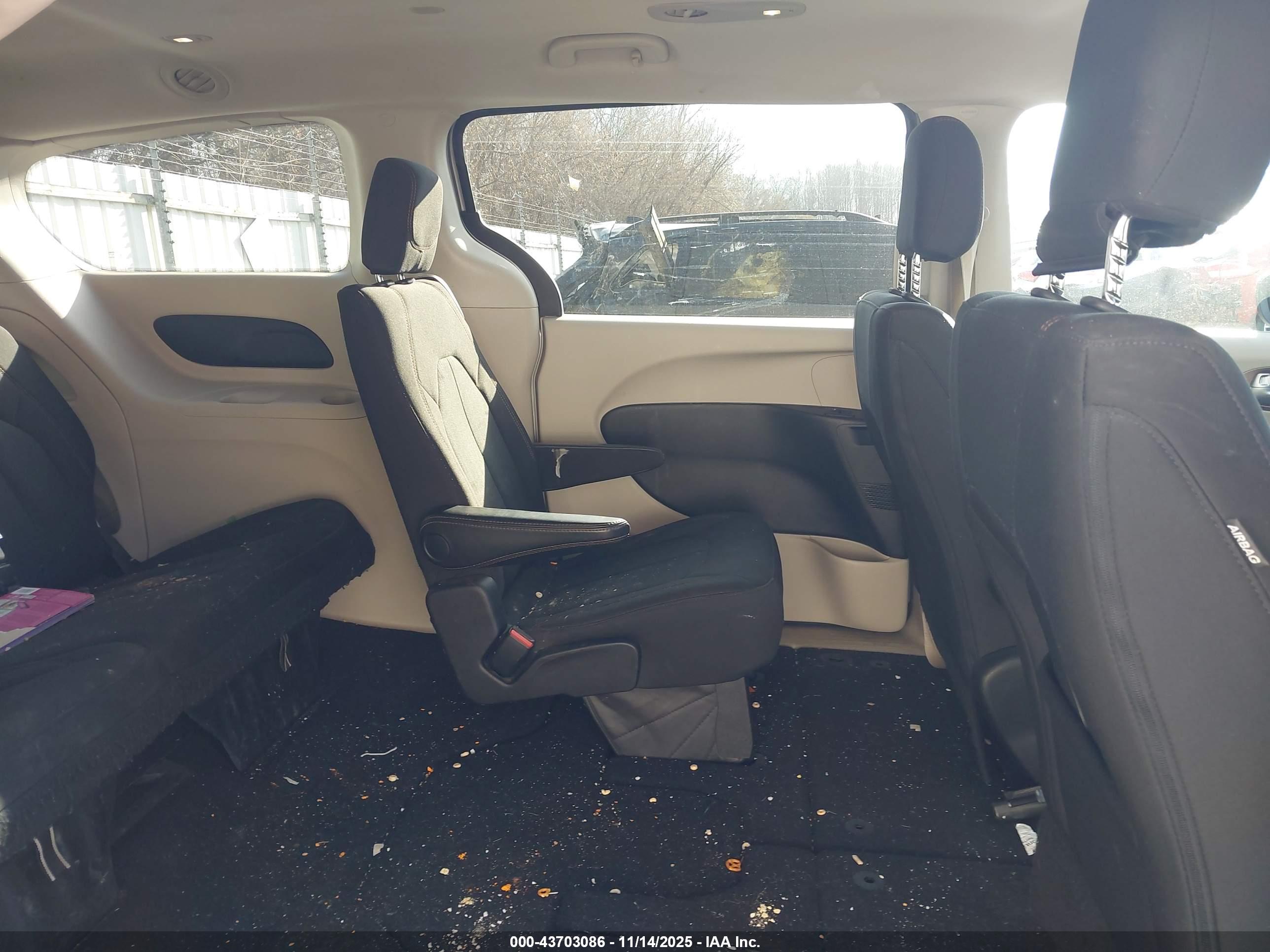 CHRYSLER PACIFICA image 8