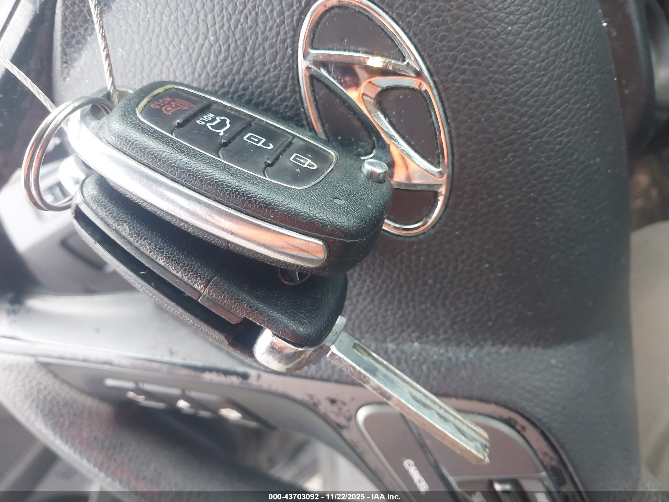 HYUNDAI SANTA image 11
