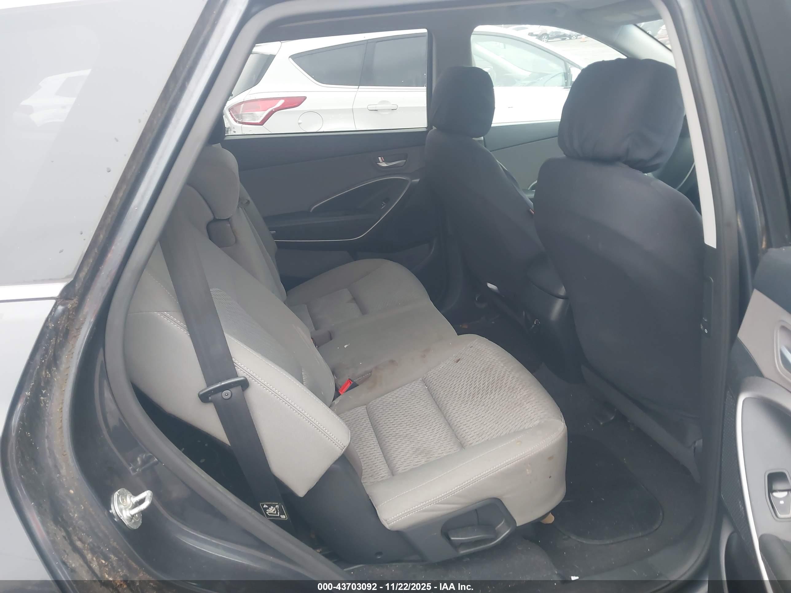 HYUNDAI SANTA image 8
