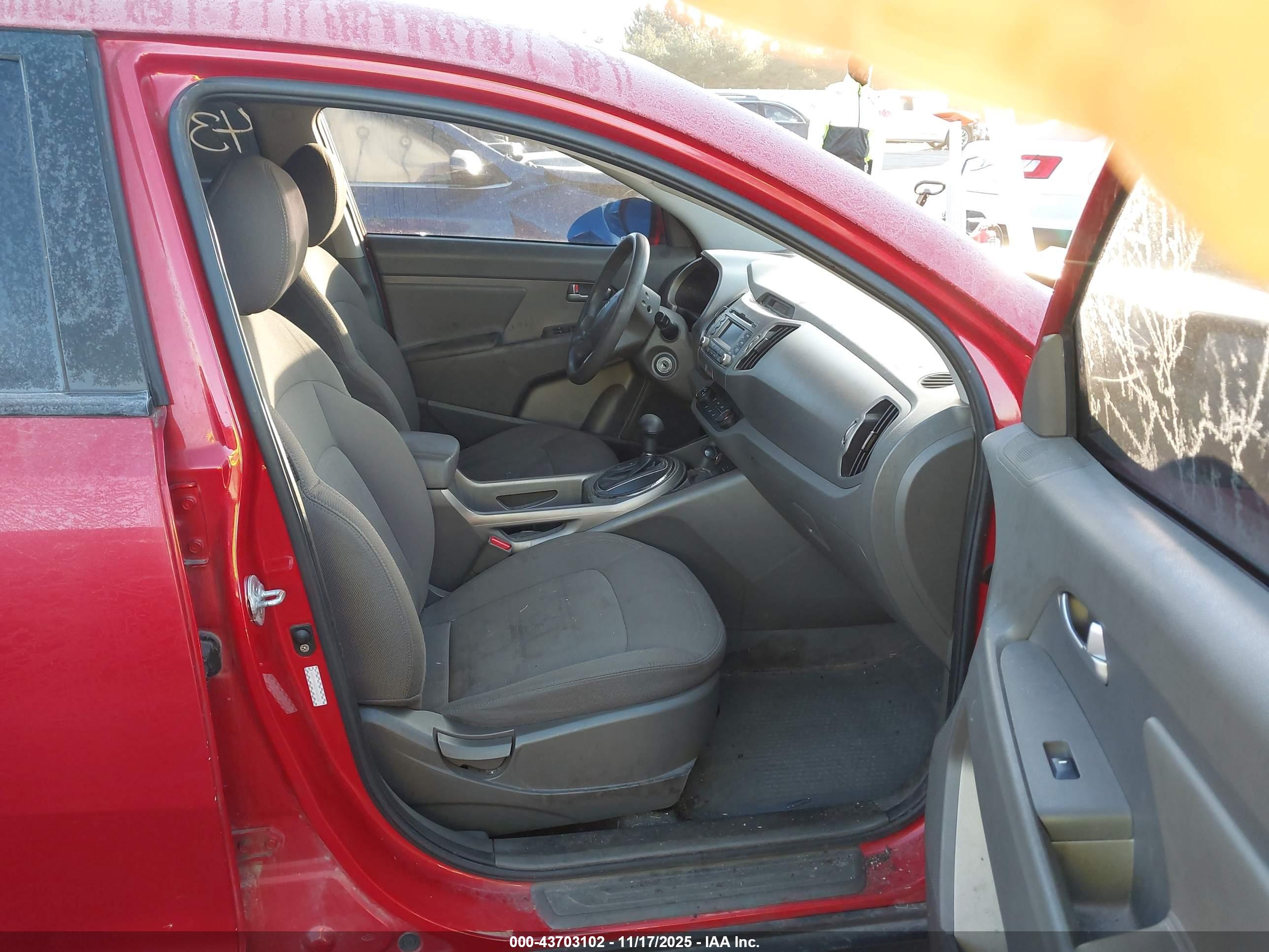 KIA SPORTAGE image 5