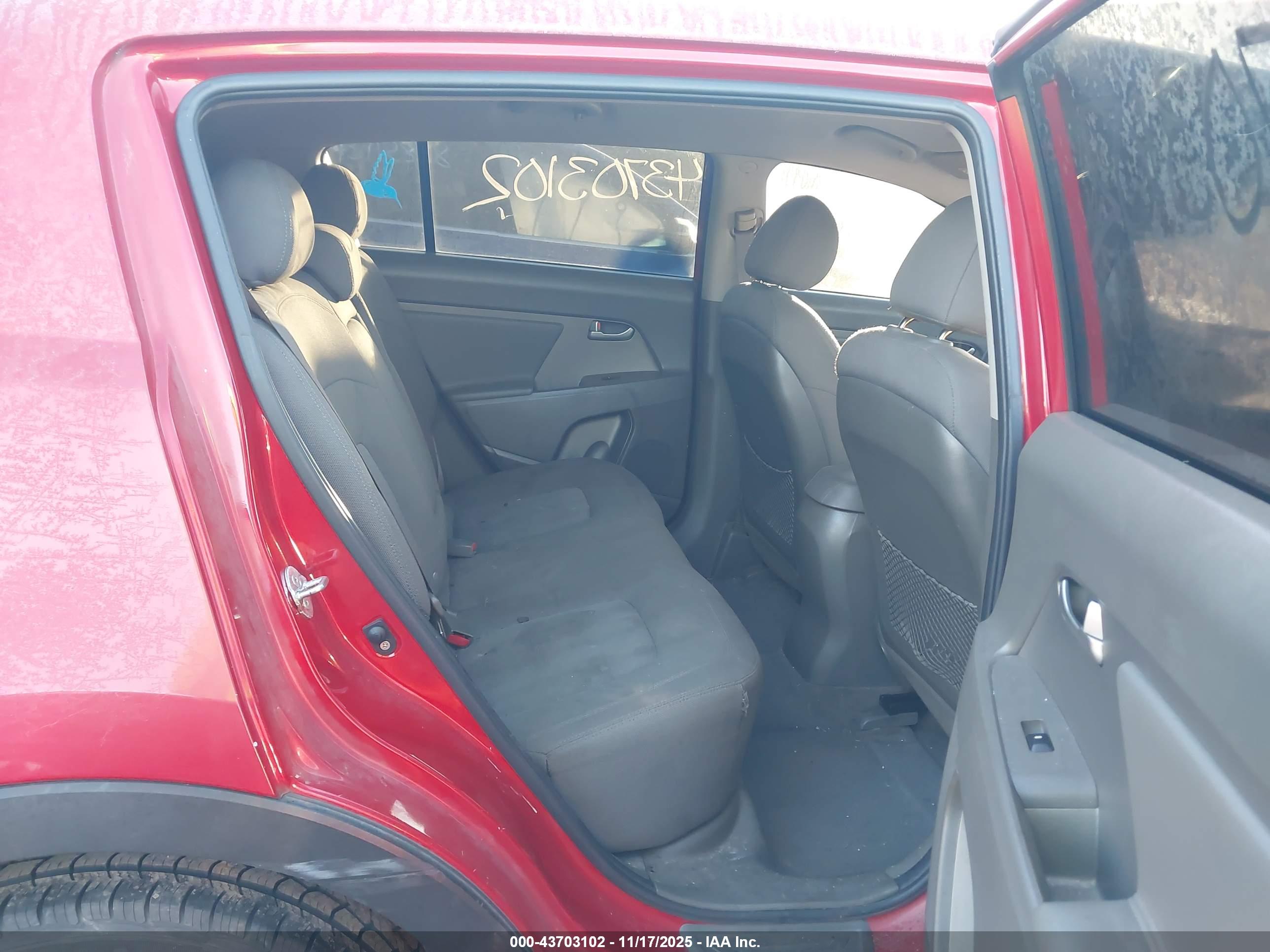 KIA SPORTAGE image 8