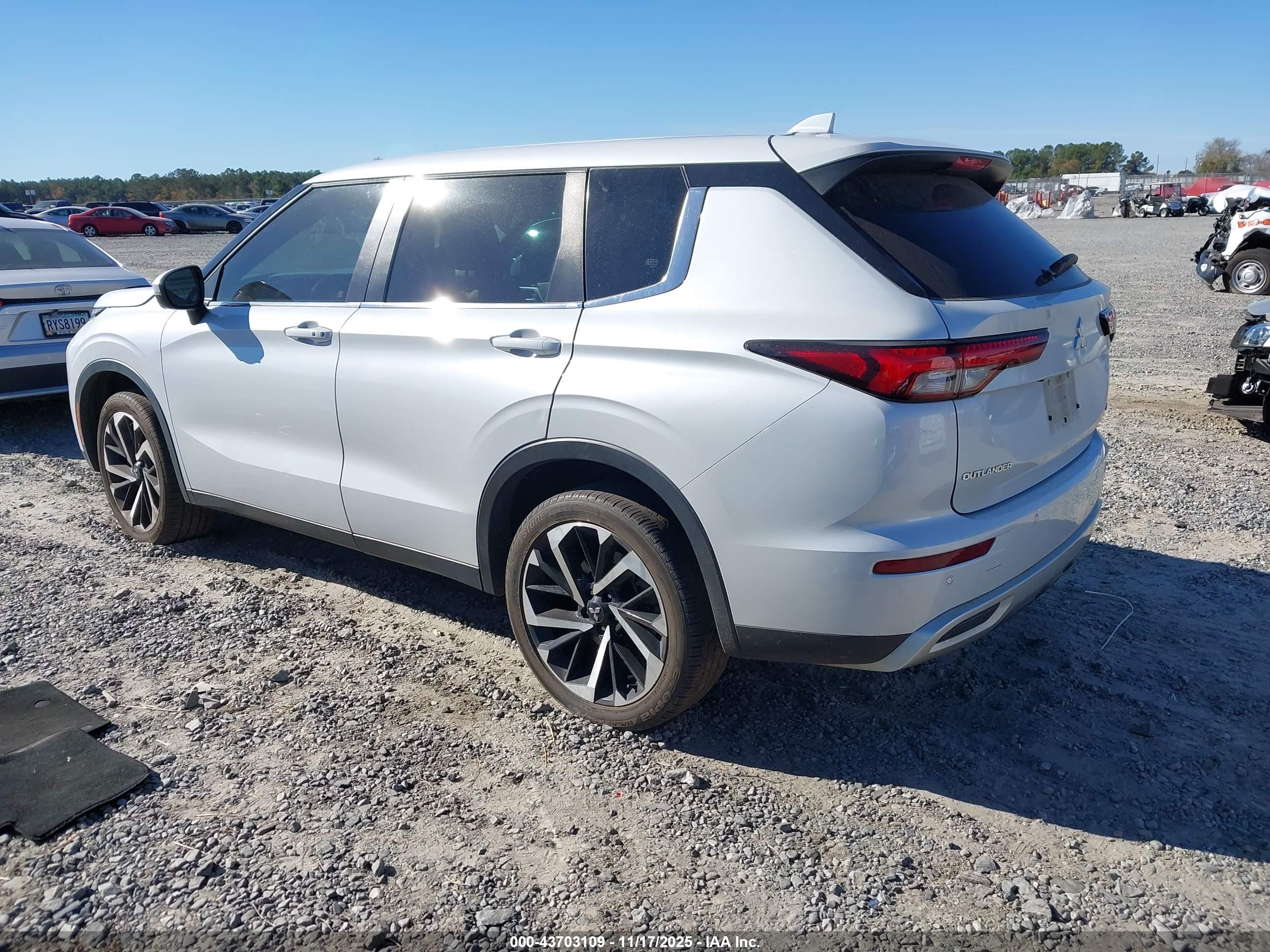 MITSUBISHI OUTLANDER image 3
