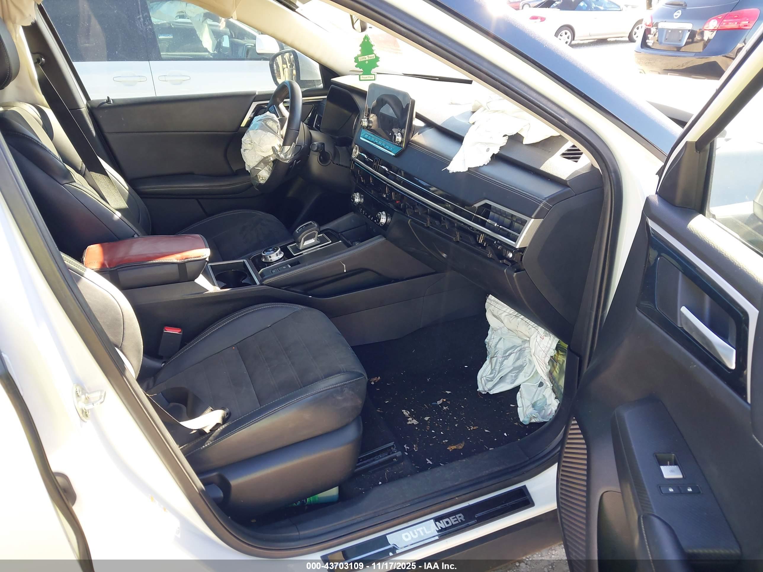 MITSUBISHI OUTLANDER image 5
