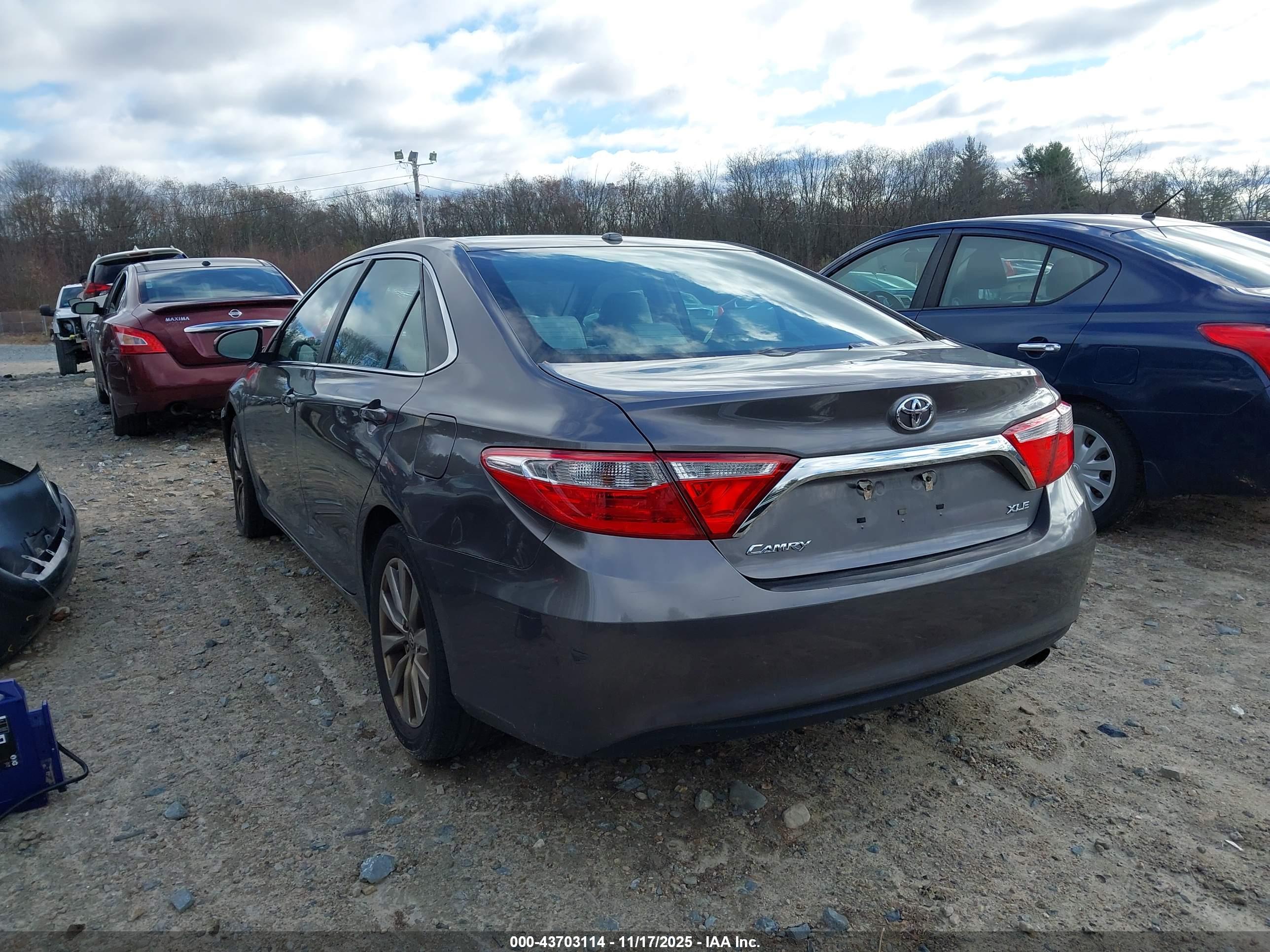 TOYOTA CAMRY image 3
