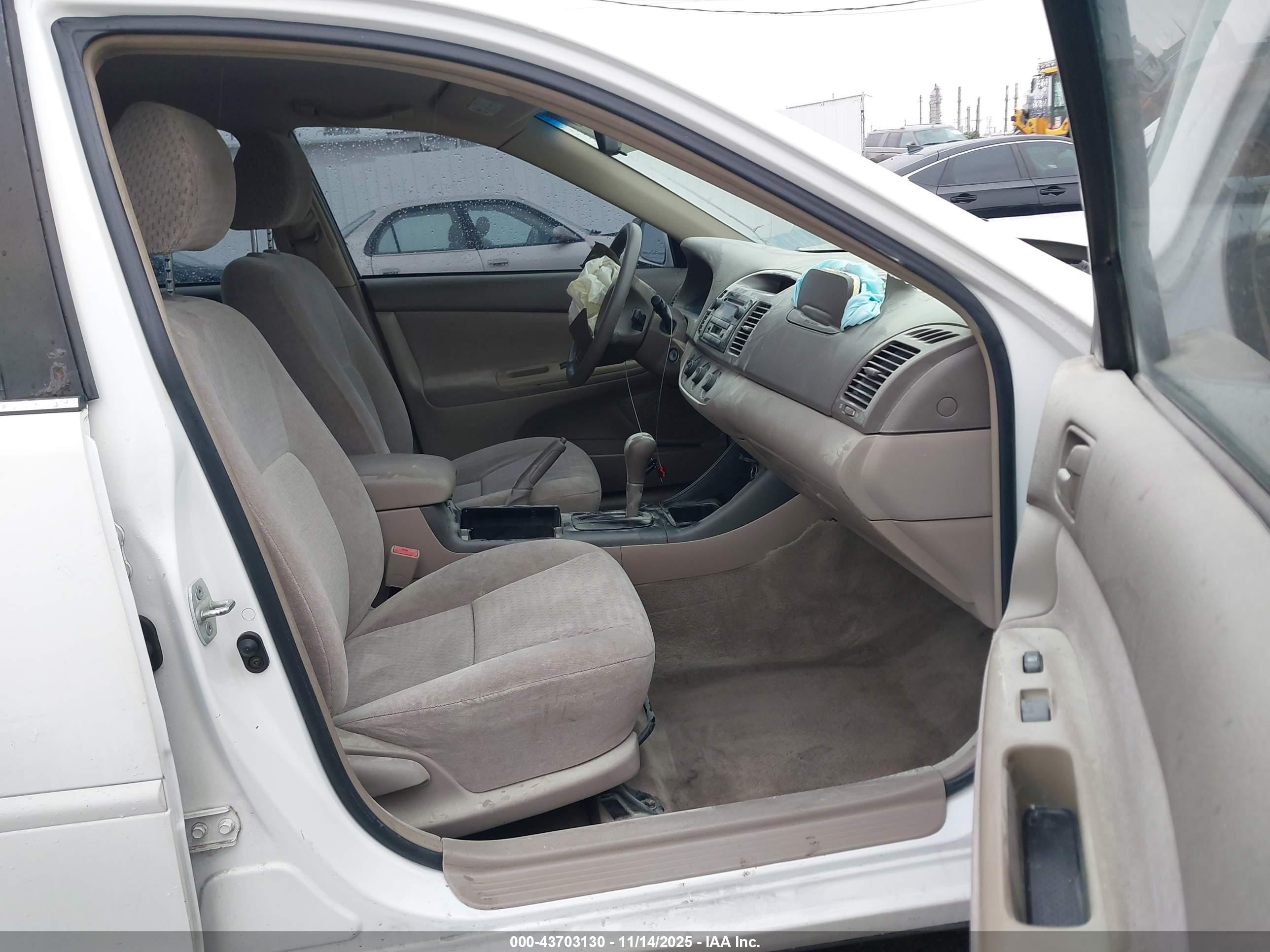 TOYOTA CAMRY image 5