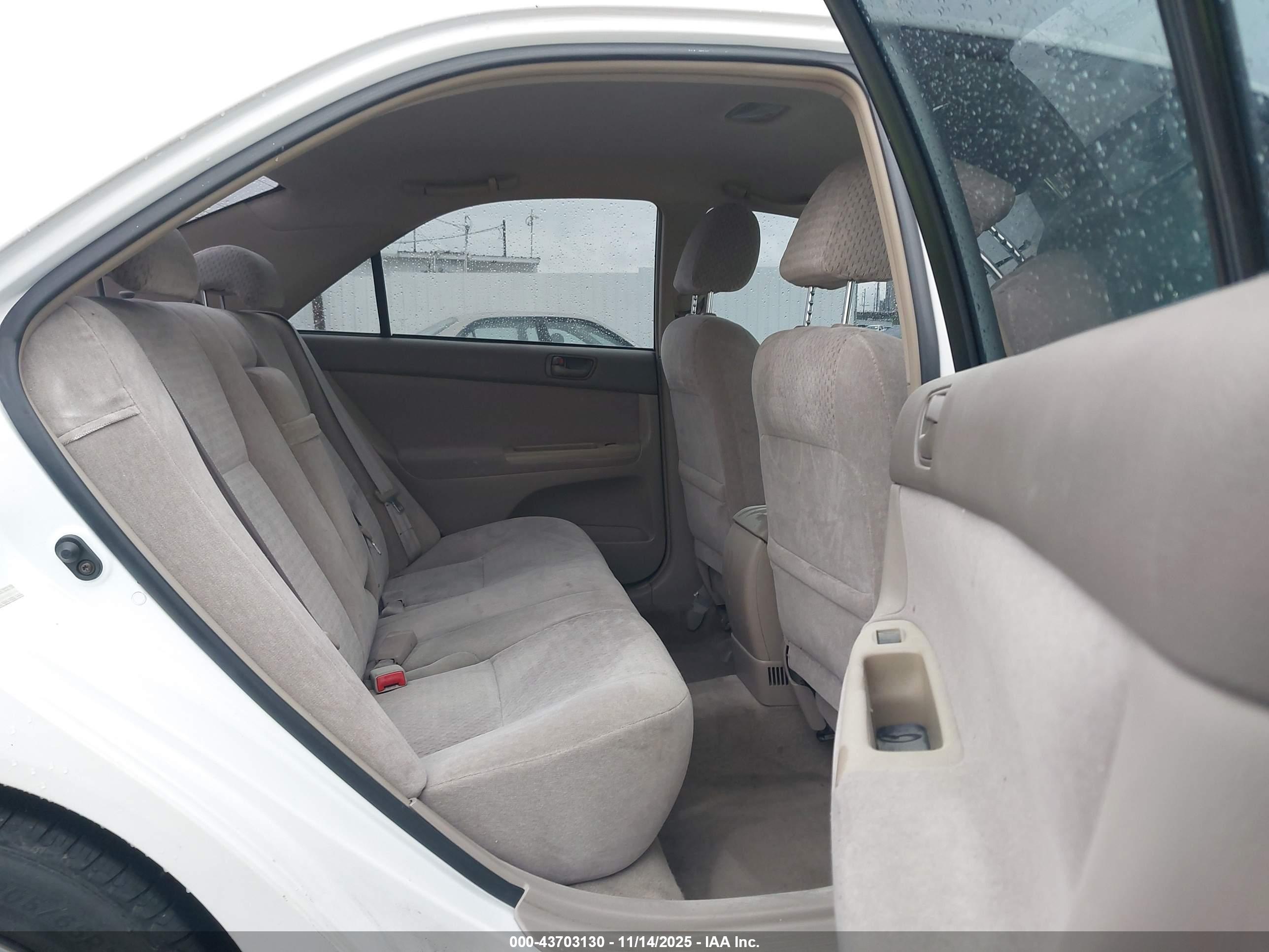 TOYOTA CAMRY image 8