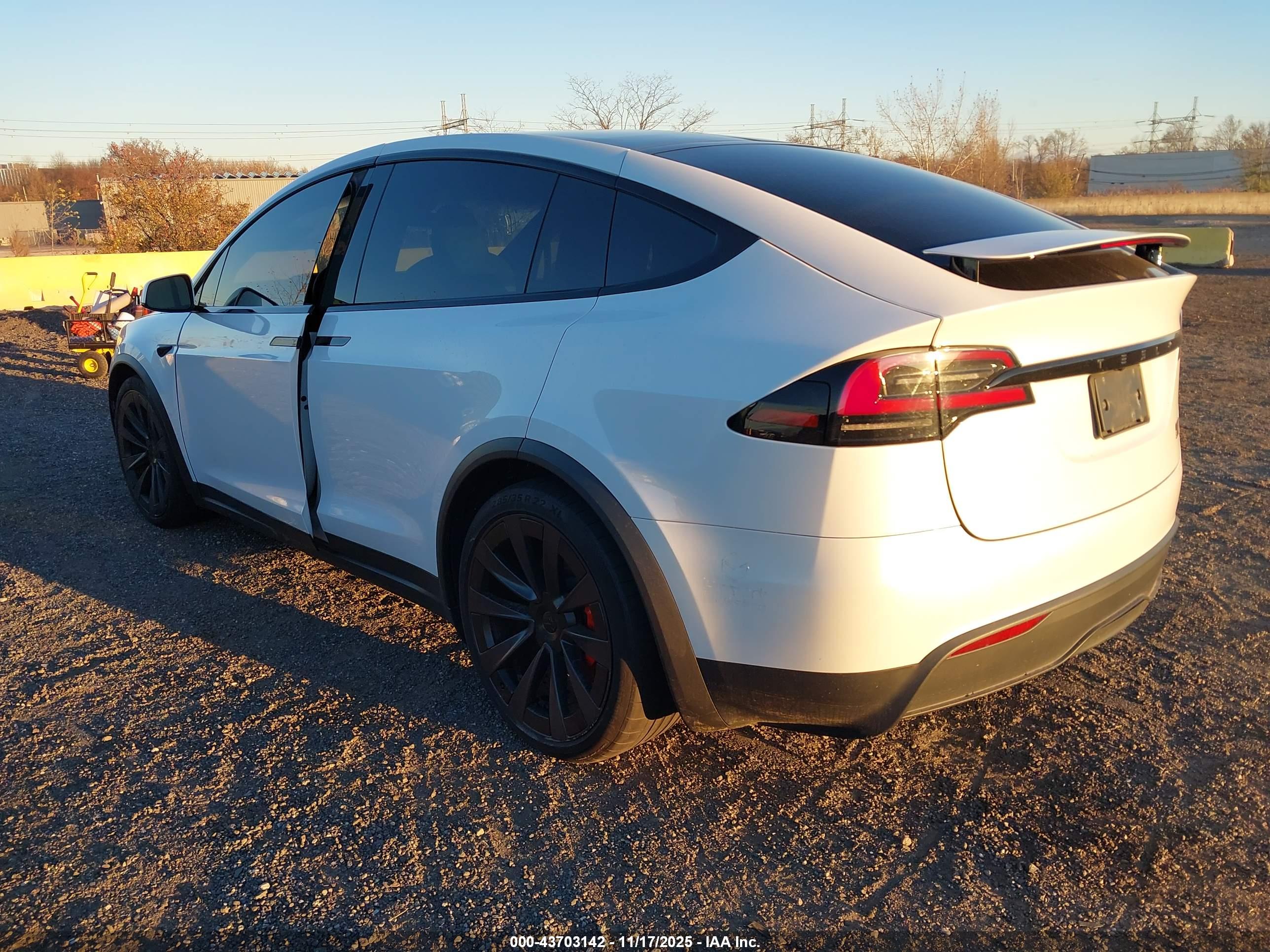 TESLA MODEL image 3