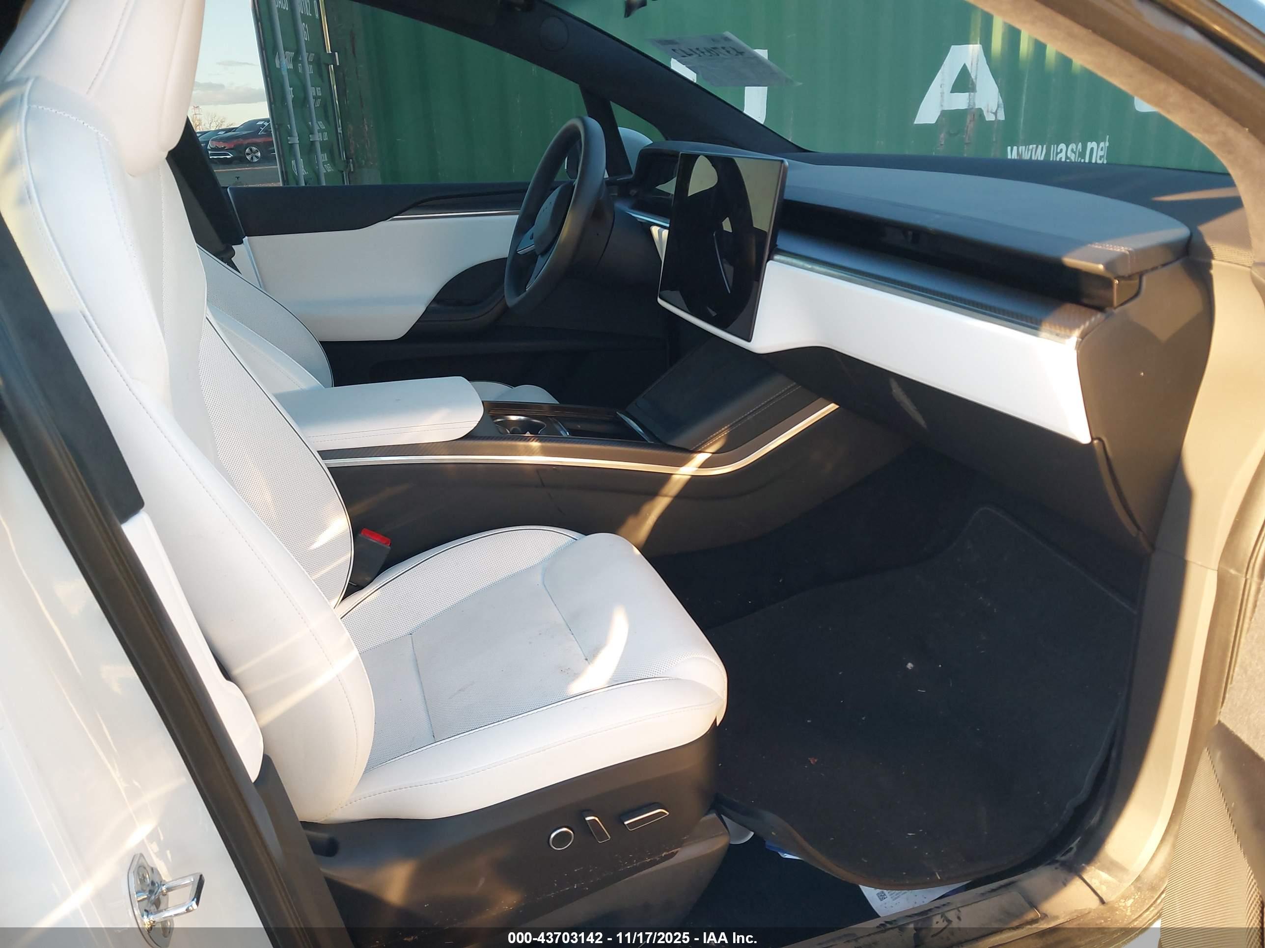 TESLA MODEL image 5