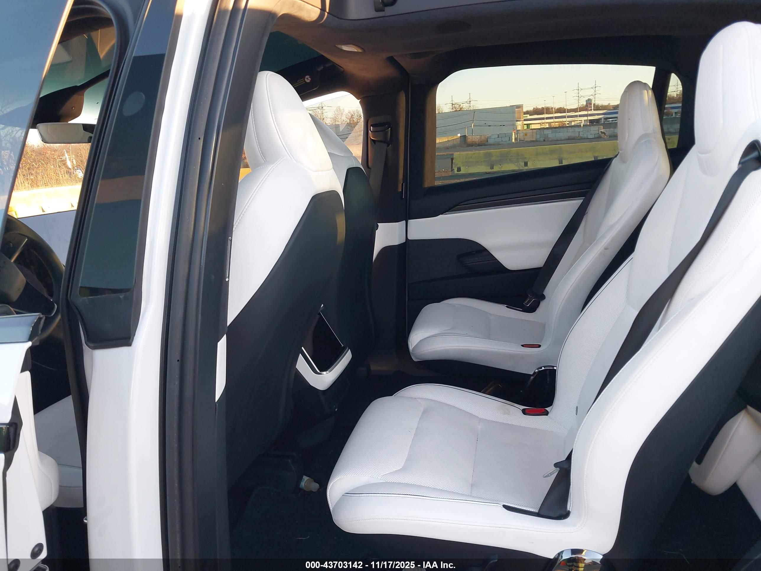 TESLA MODEL image 8