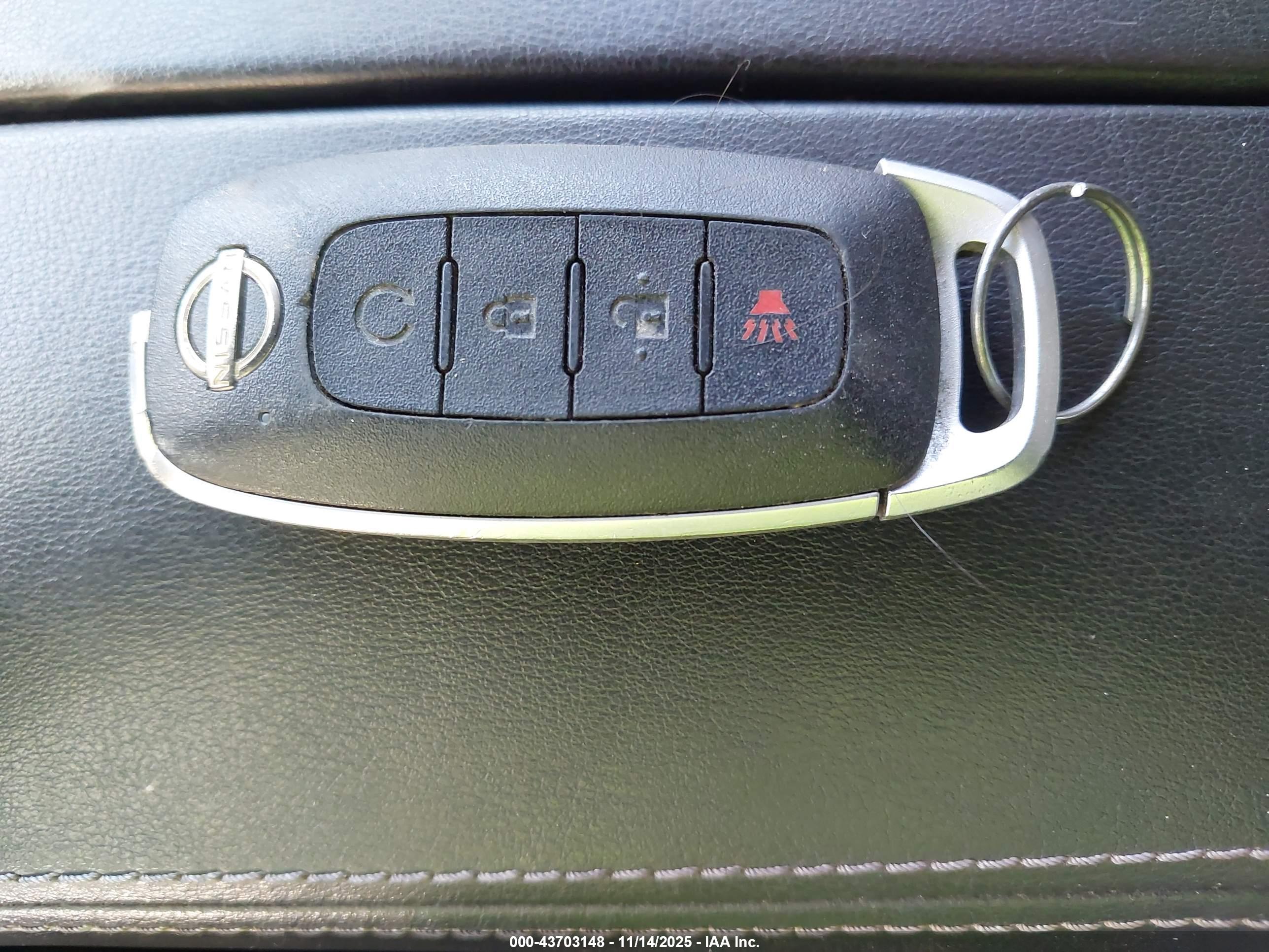 NISSAN ROGUE image 11