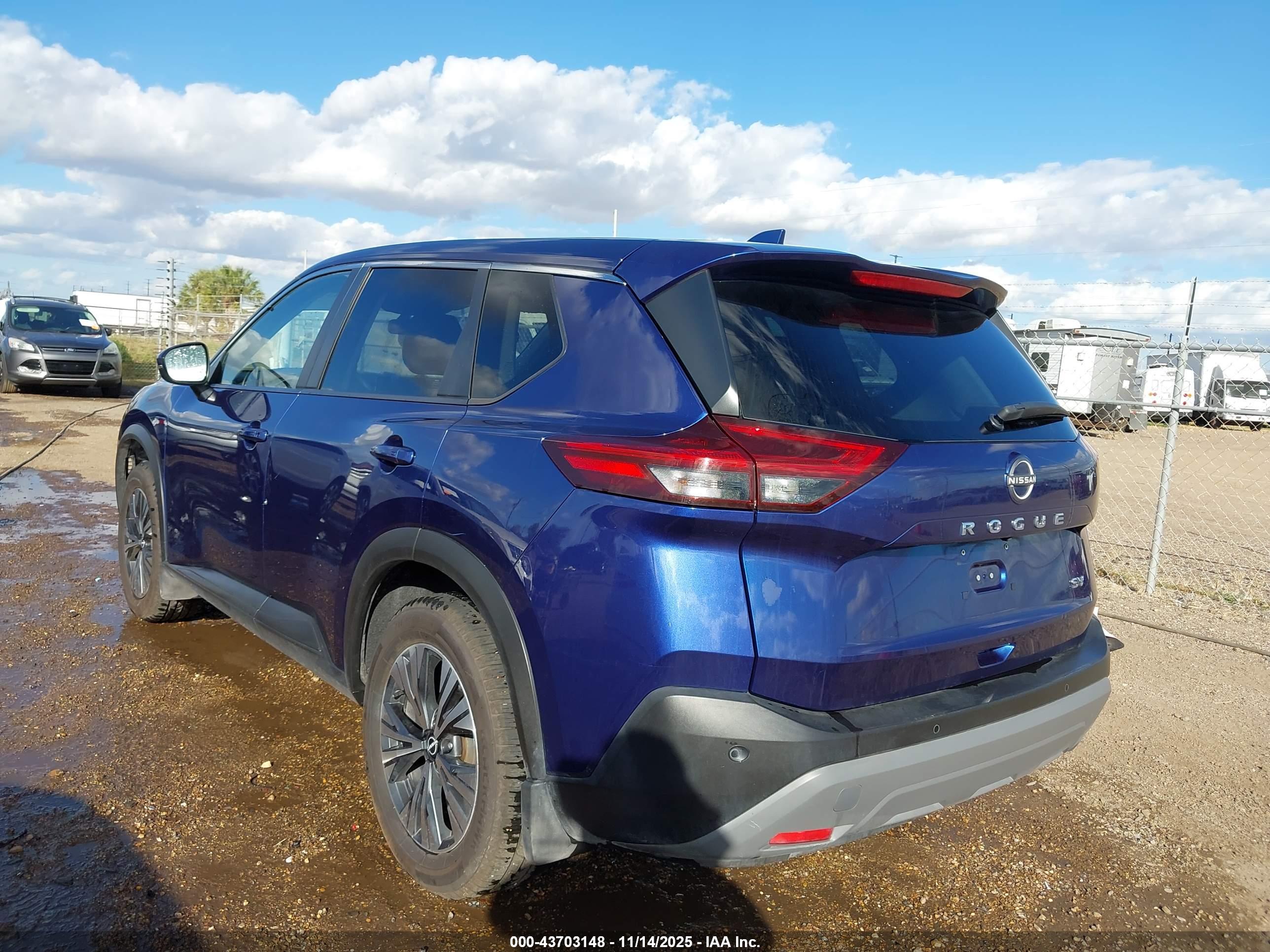 NISSAN ROGUE image 3