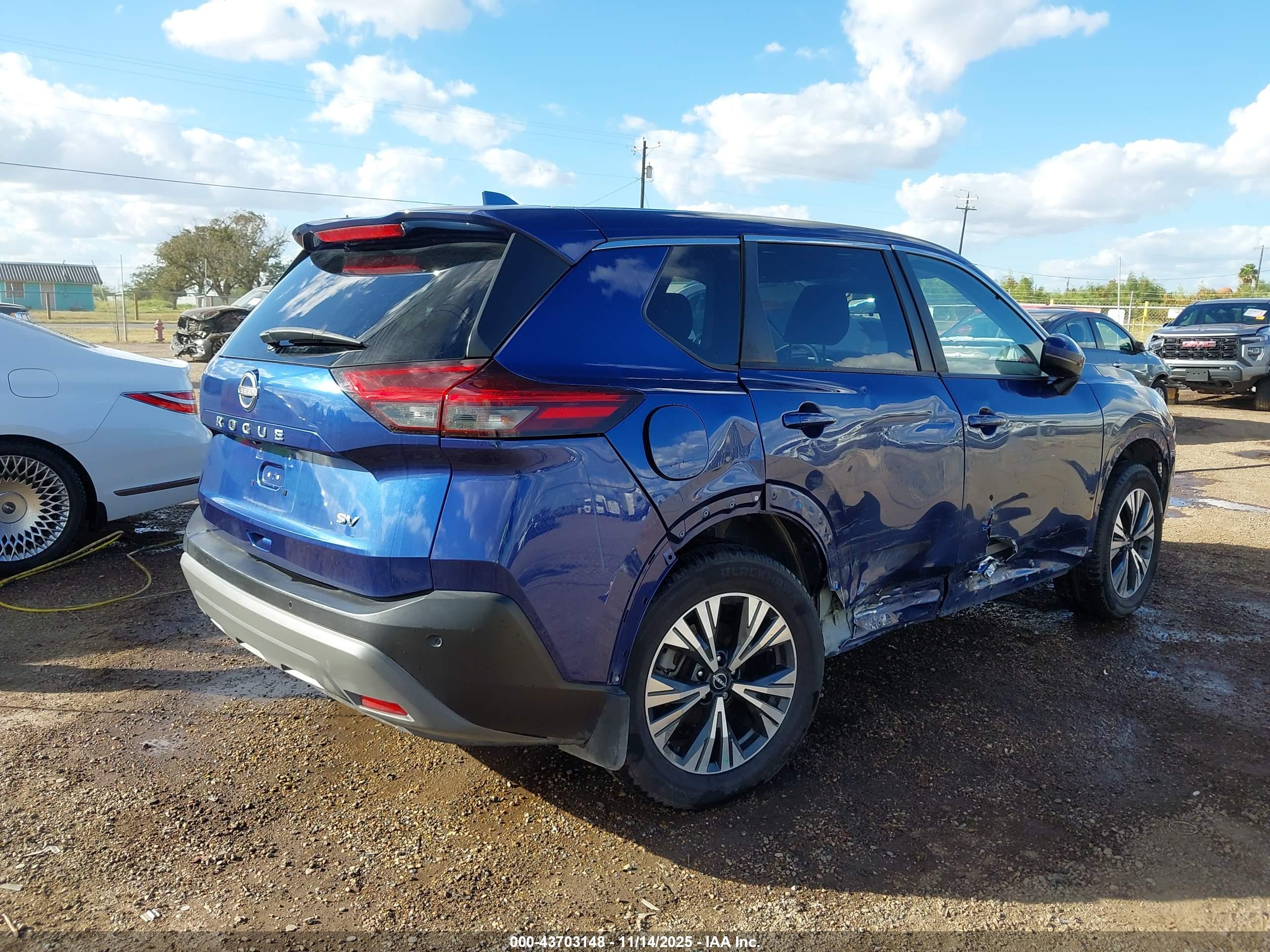 NISSAN ROGUE image 4