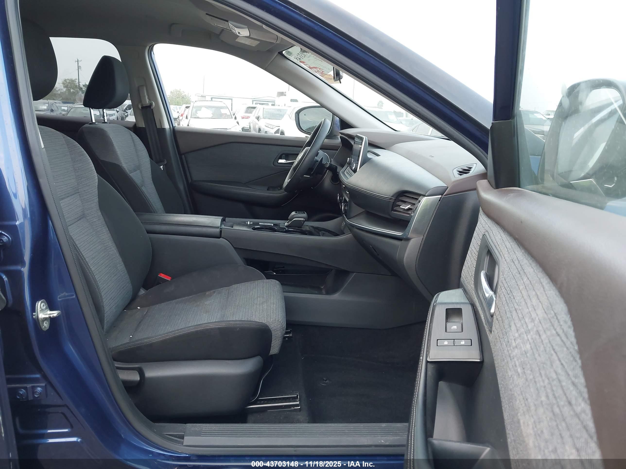 NISSAN ROGUE image 5