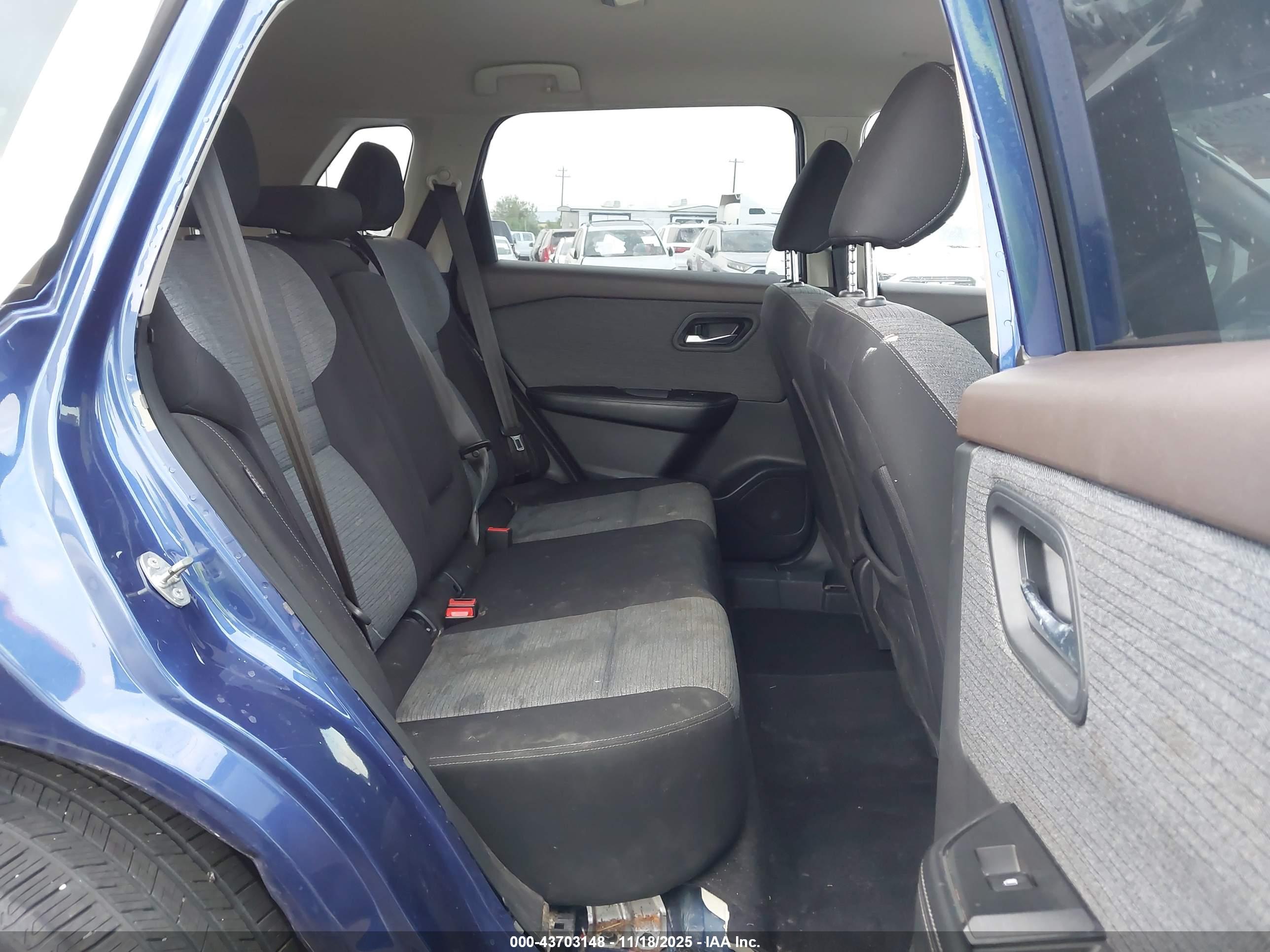 NISSAN ROGUE image 8