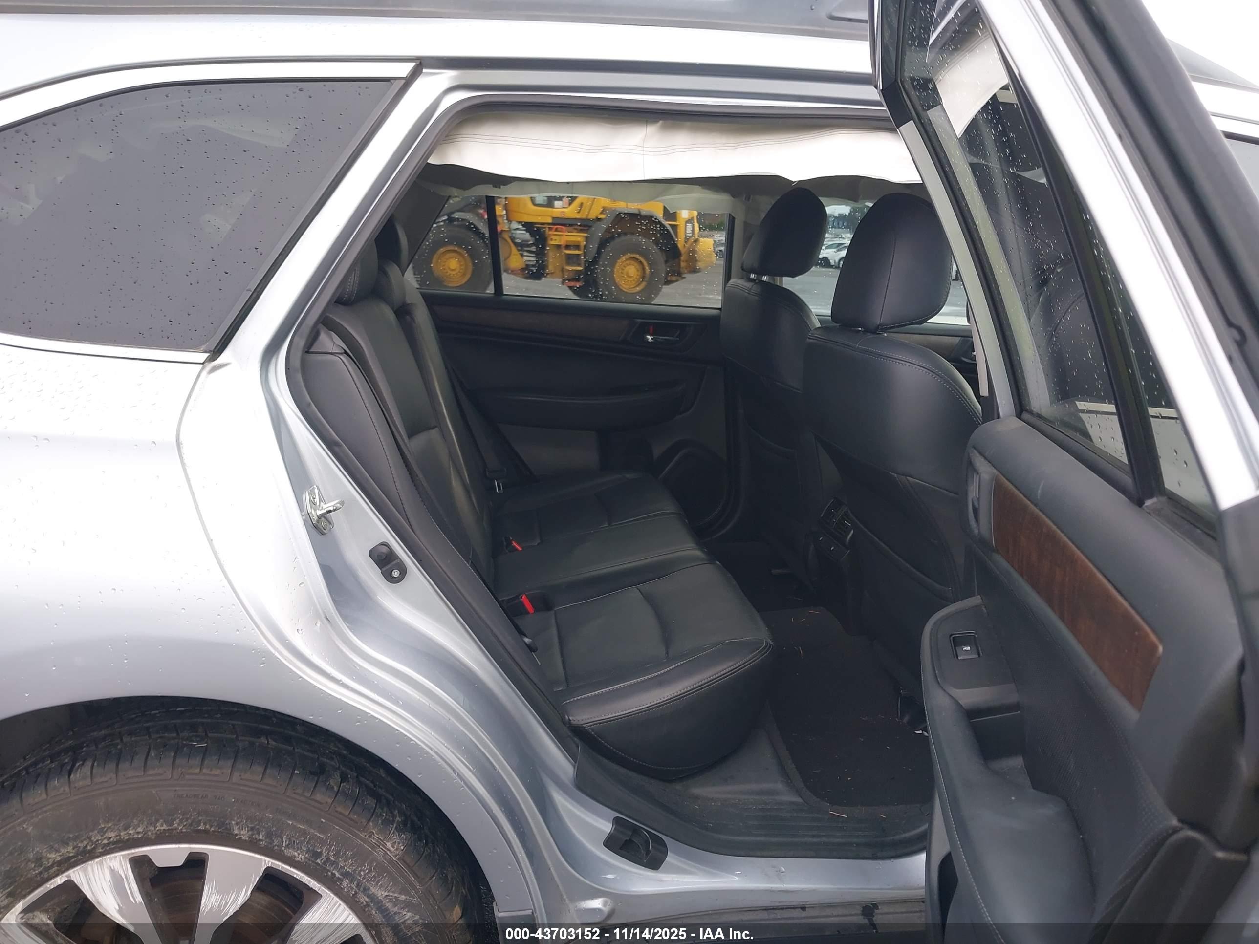 SUBARU OUTBACK image 8