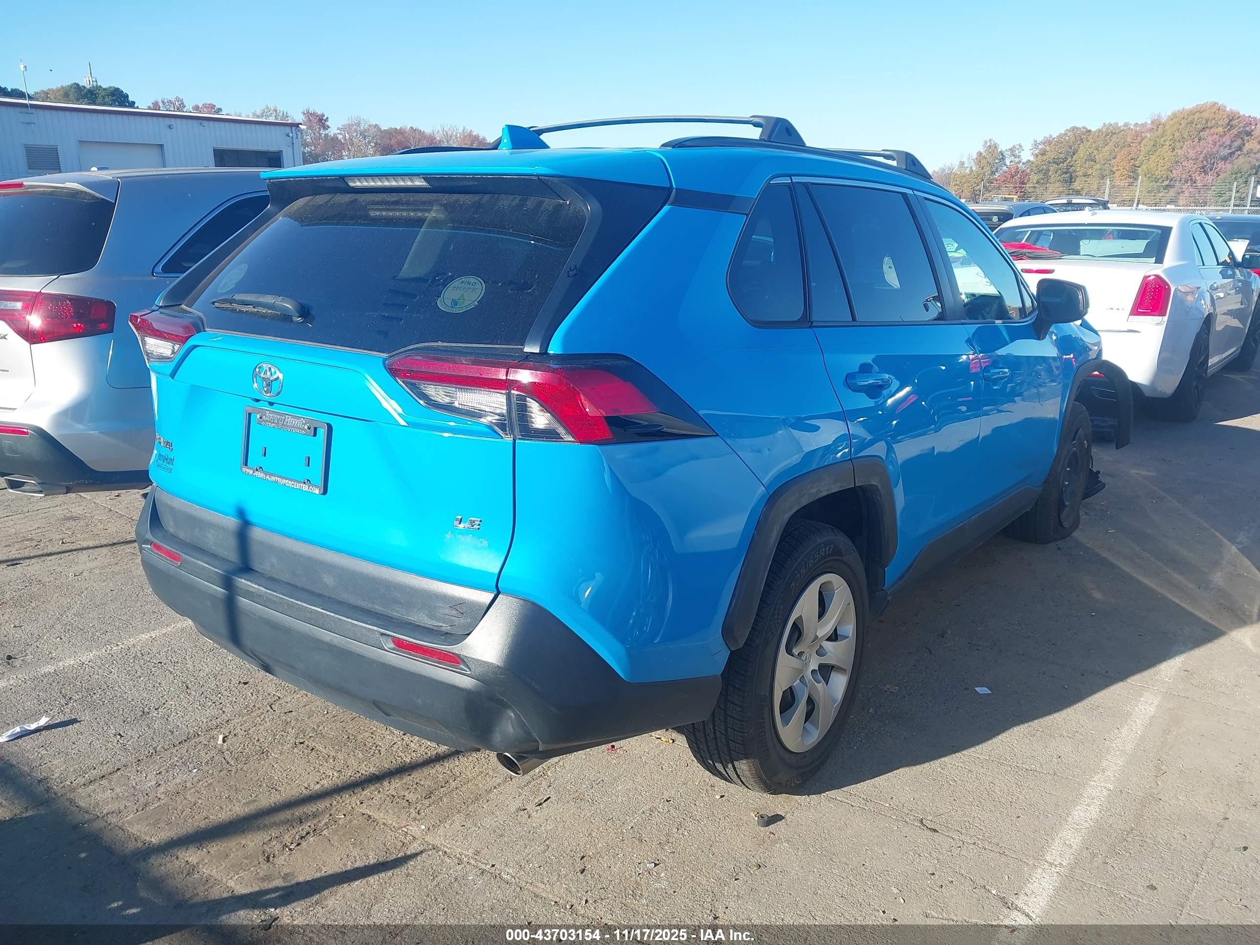 TOYOTA RAV4 image 4