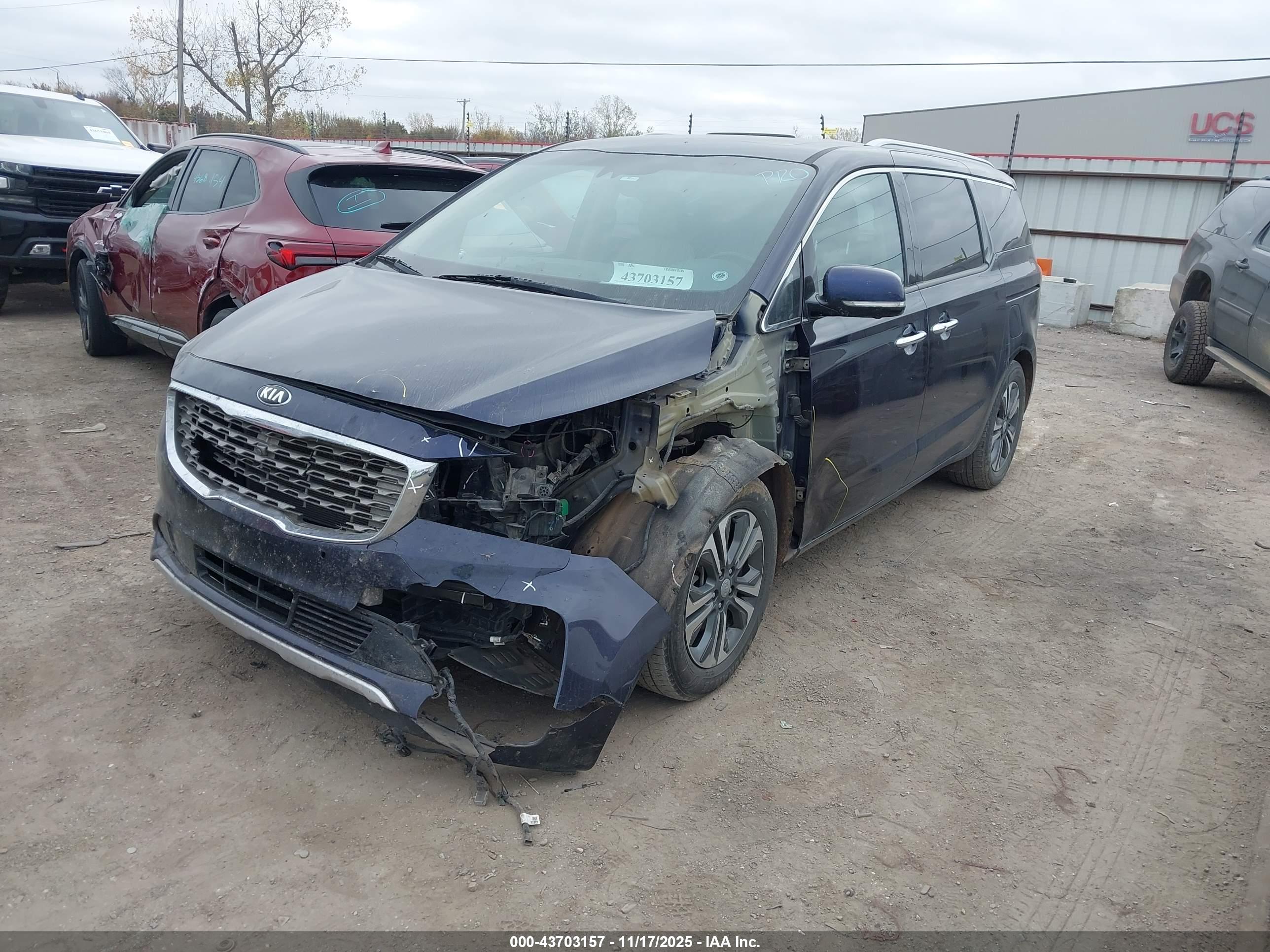 KIA SEDONA image 2