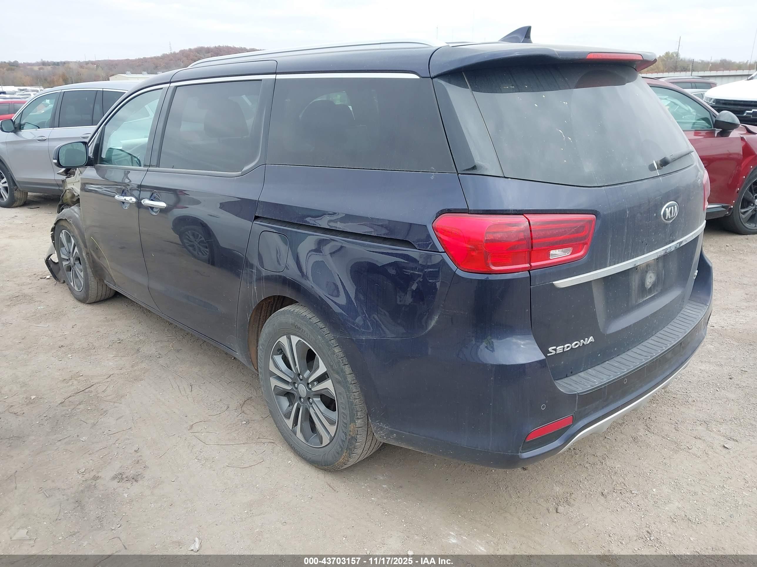 KIA SEDONA image 3