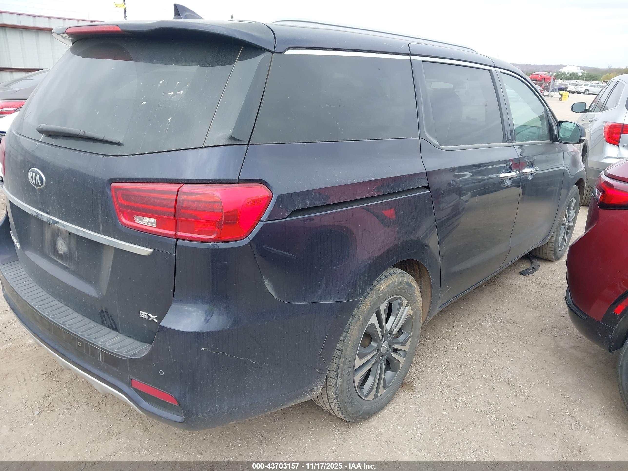 KIA SEDONA image 4