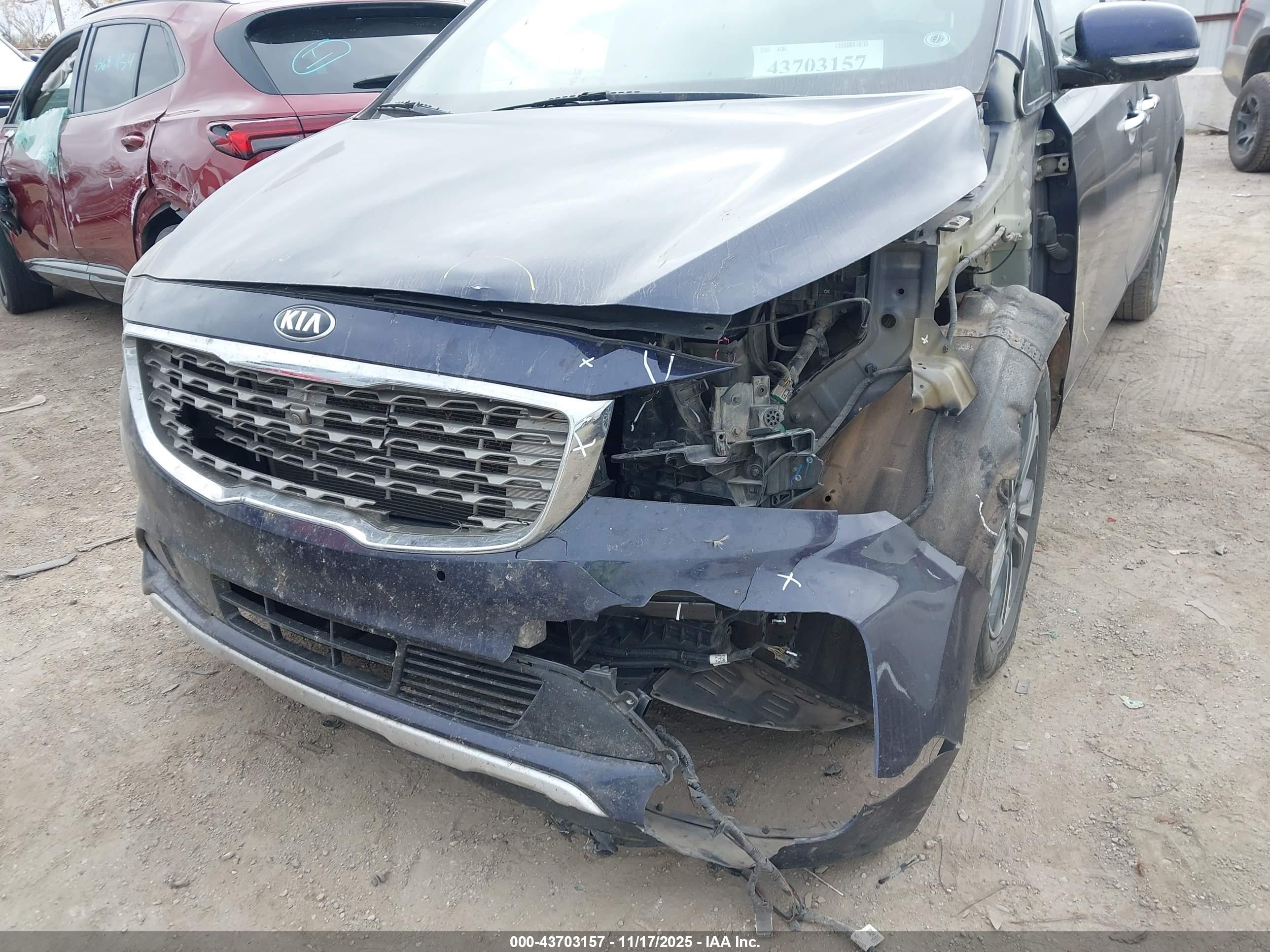 KIA SEDONA image 6