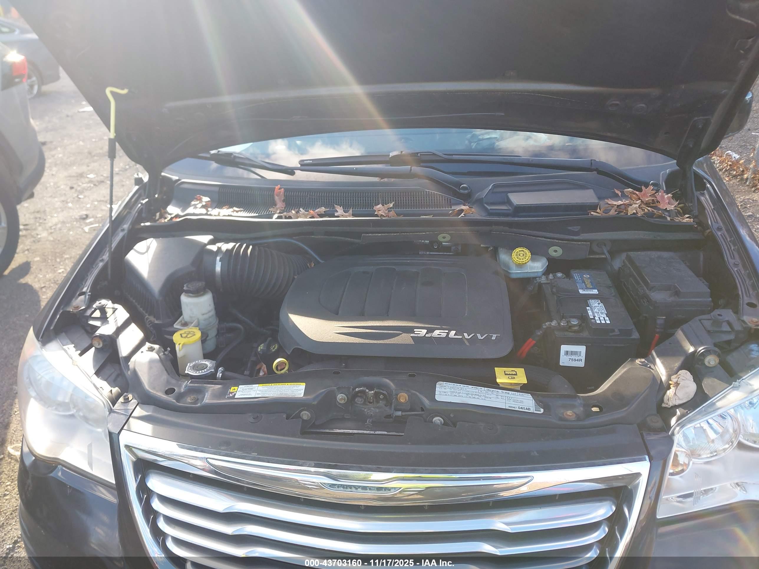 CHRYSLER TOWN image 10