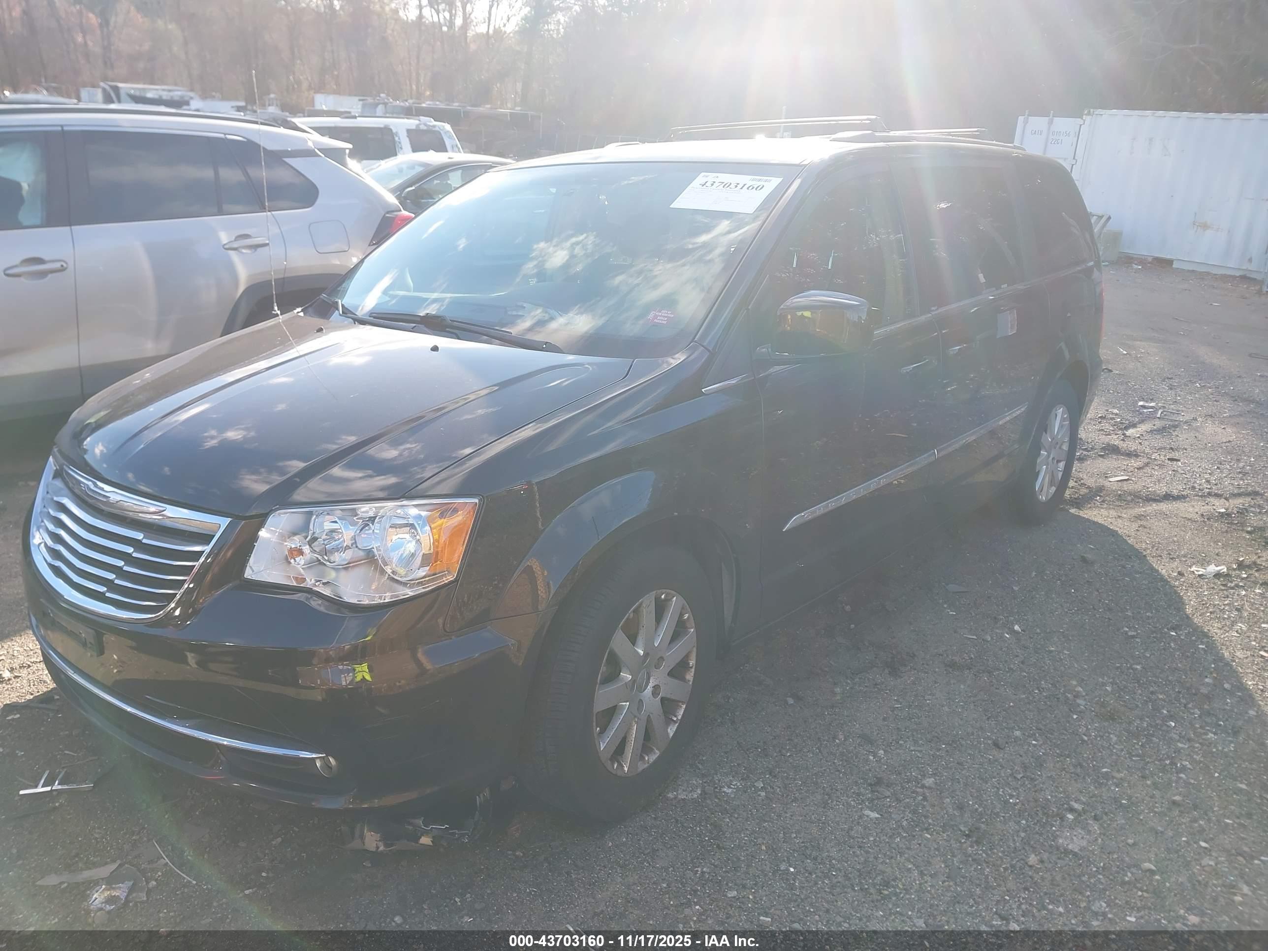 CHRYSLER TOWN image 2
