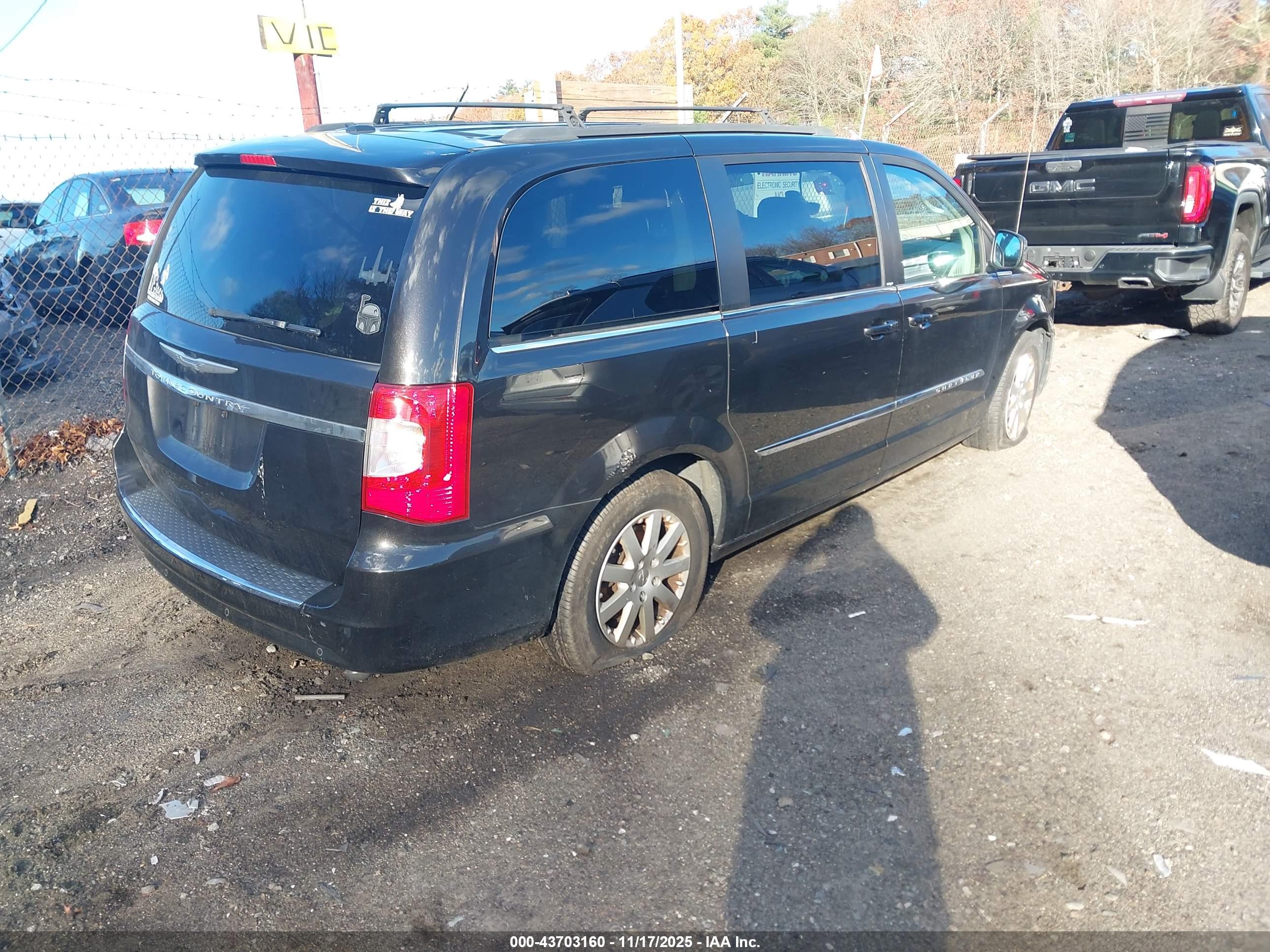 CHRYSLER TOWN image 4