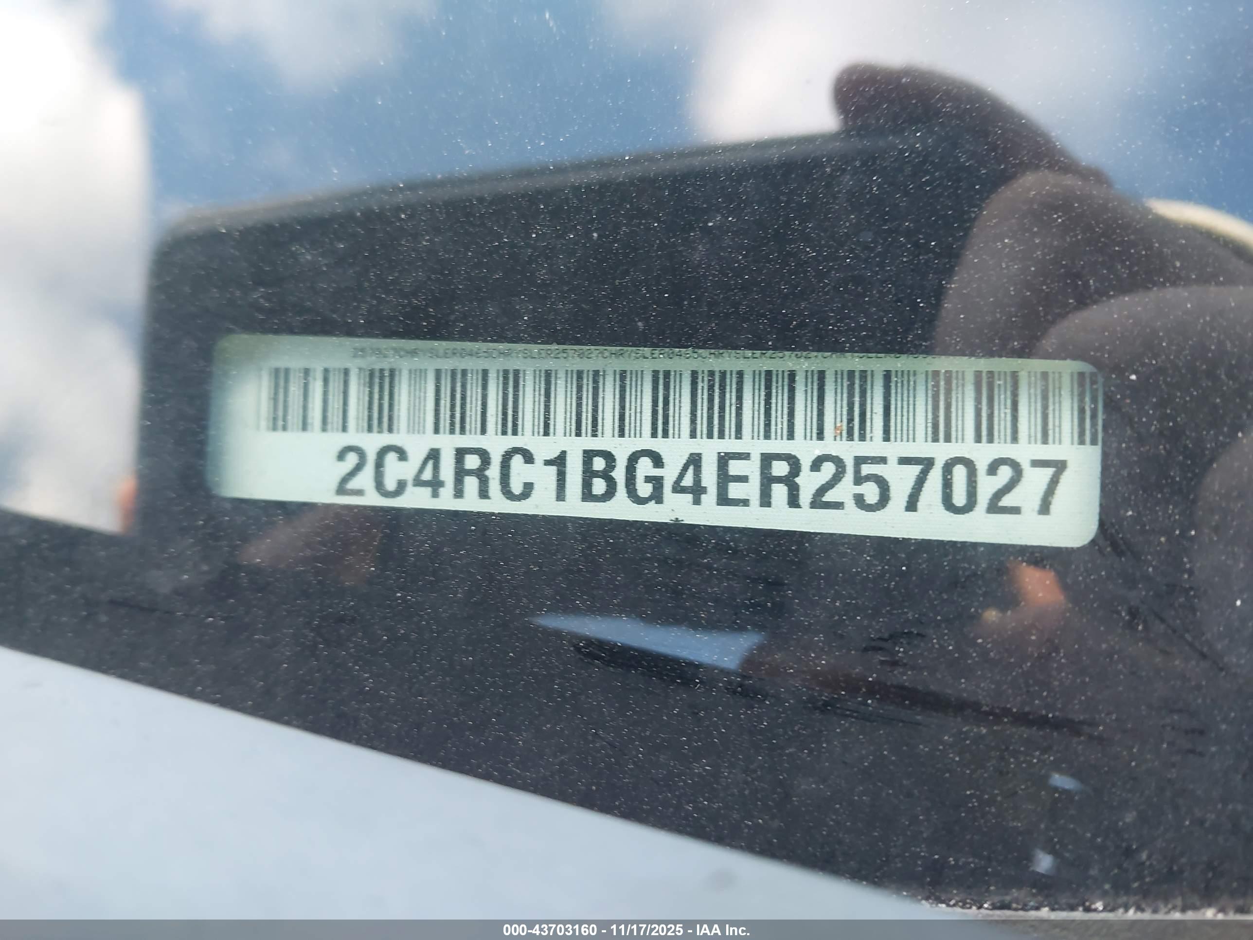 CHRYSLER TOWN image 9