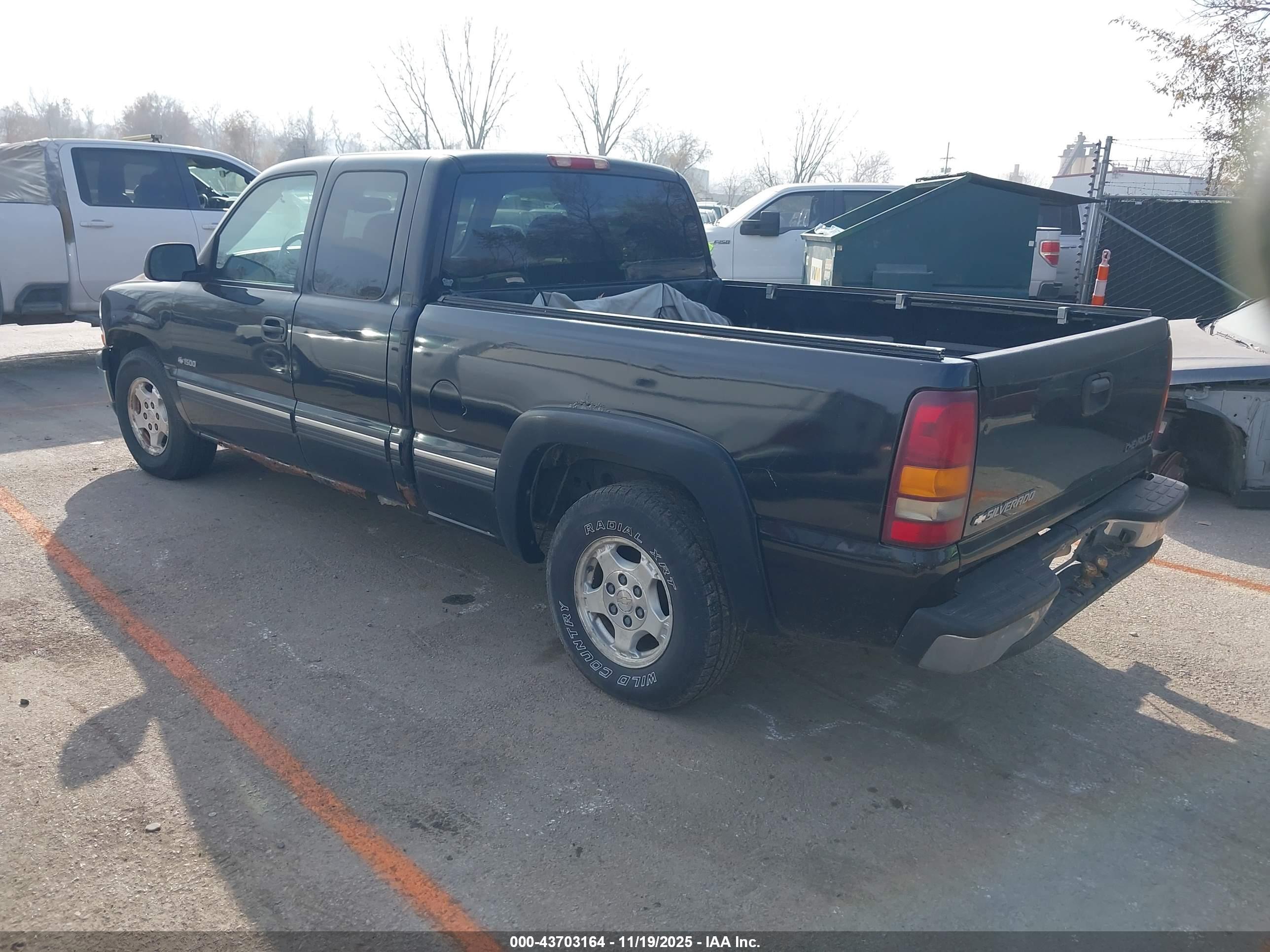 CHEVROLET SILVERADO image 3