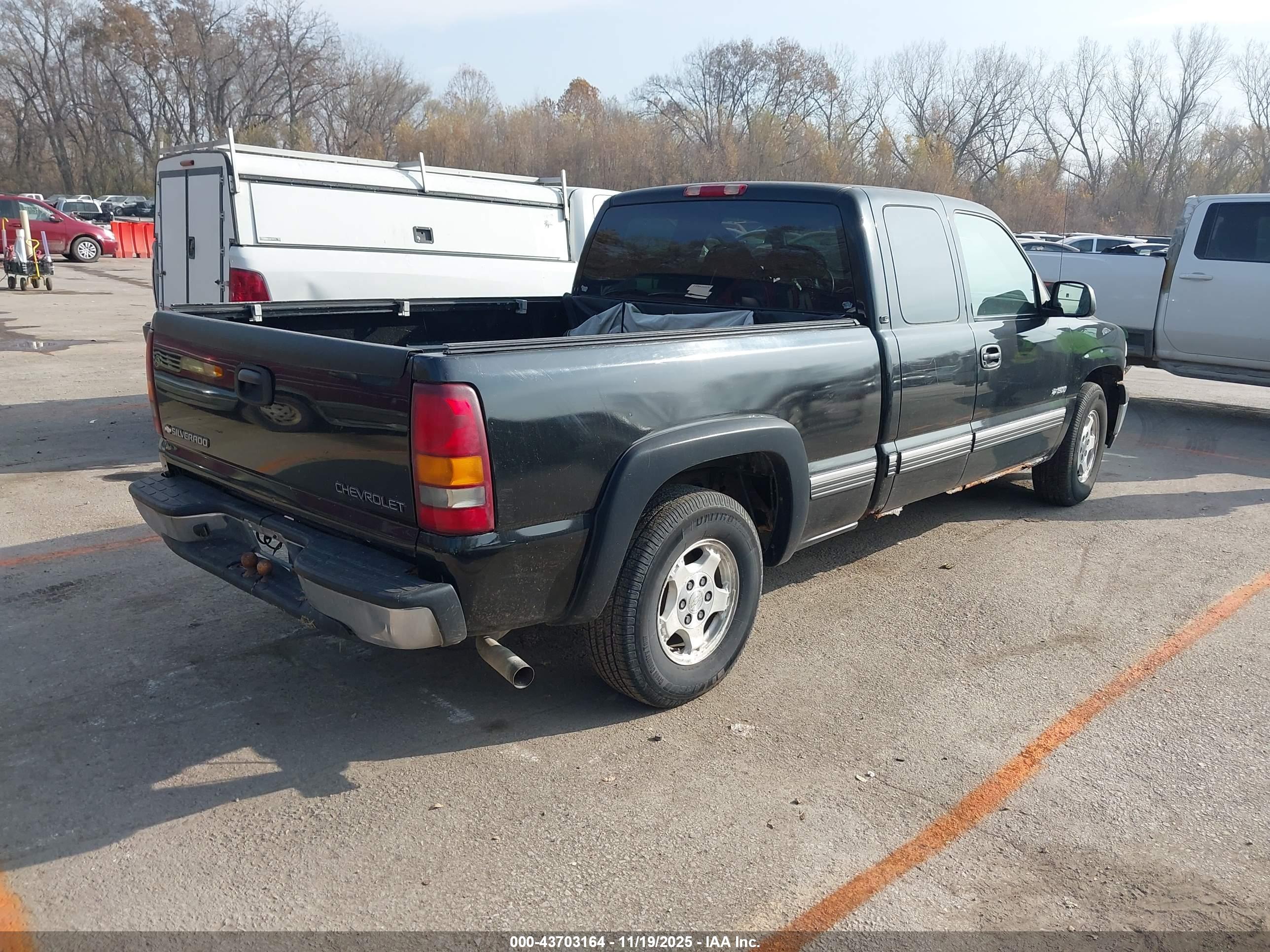 CHEVROLET SILVERADO image 4