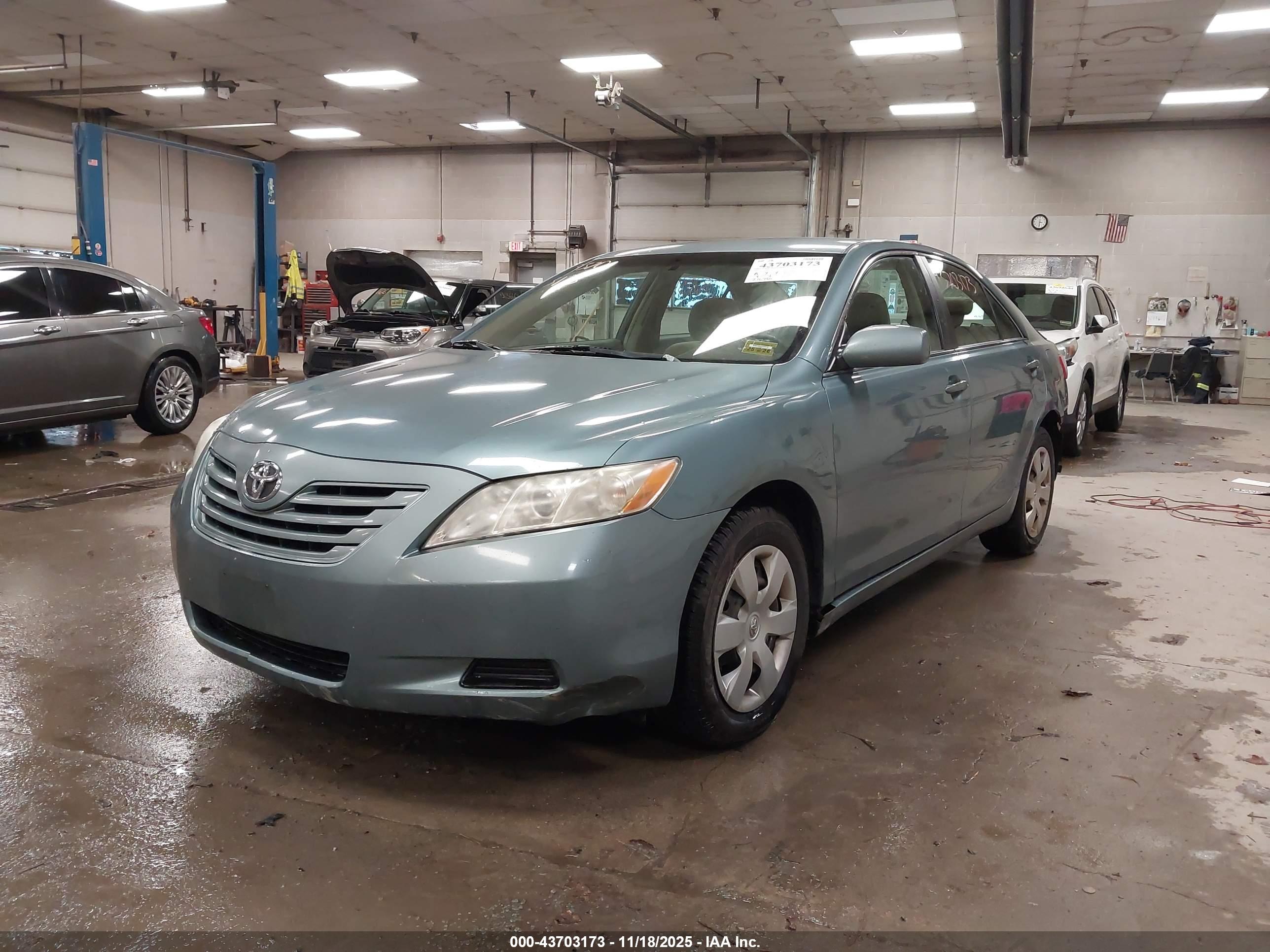 TOYOTA CAMRY image 2