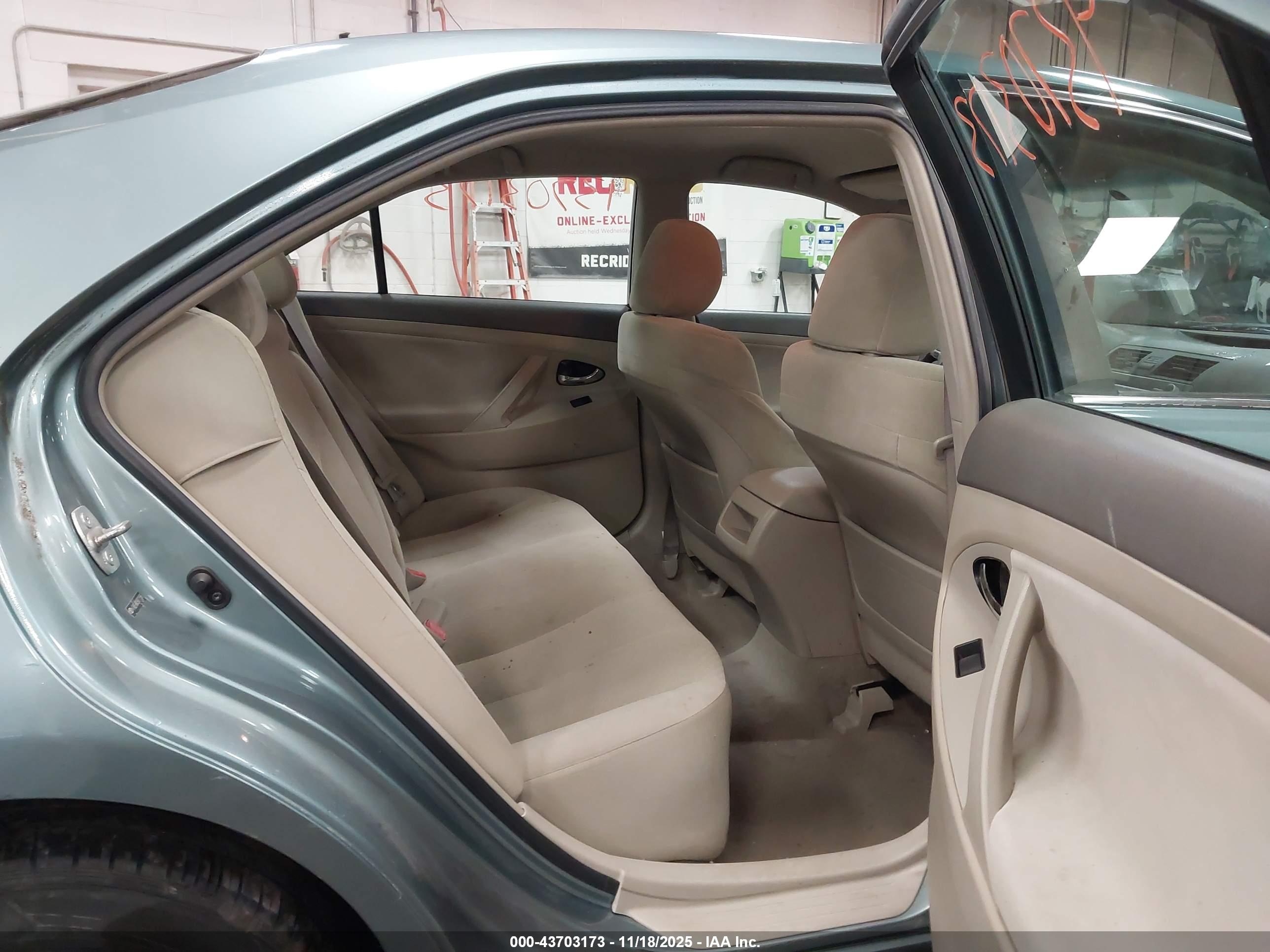 TOYOTA CAMRY image 8